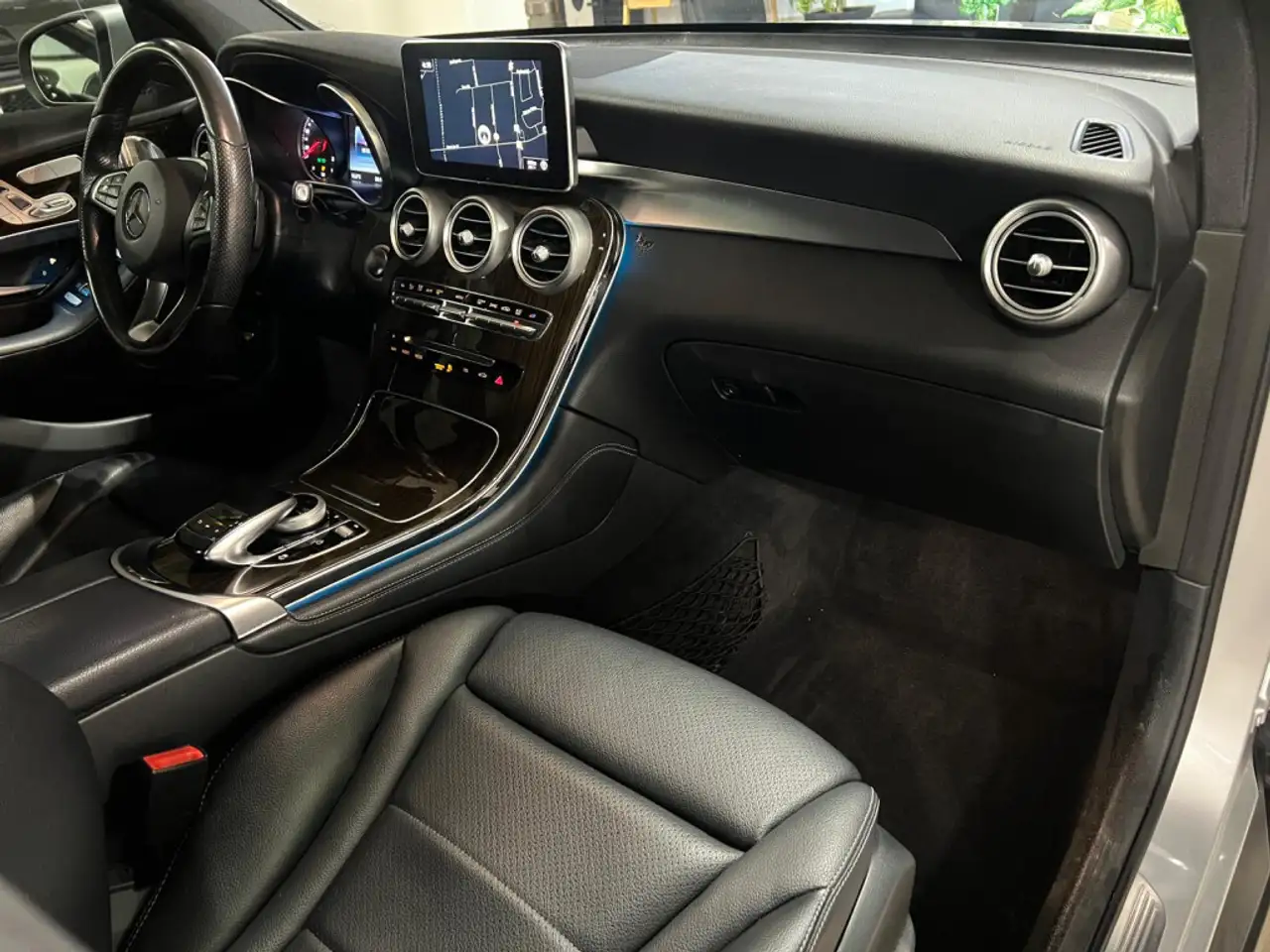 Mercedes-Benz GLC снимка Mercedes-Benz GLC