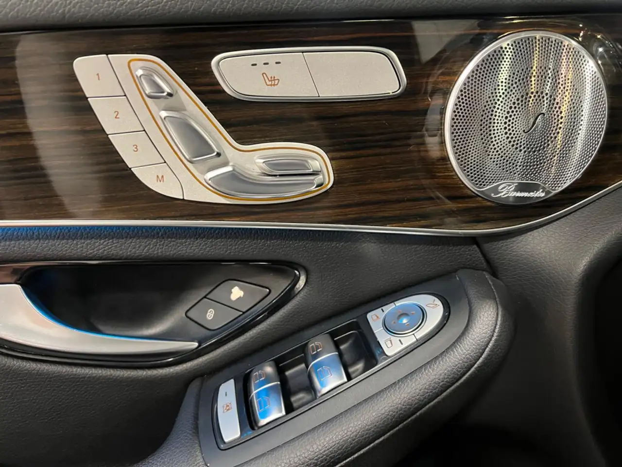 Mercedes-Benz GLC снимка Mercedes-Benz GLC