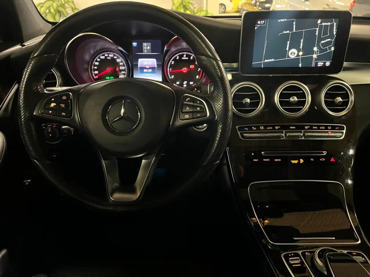 Mercedes-Benz GLC снимка Mercedes-Benz GLC