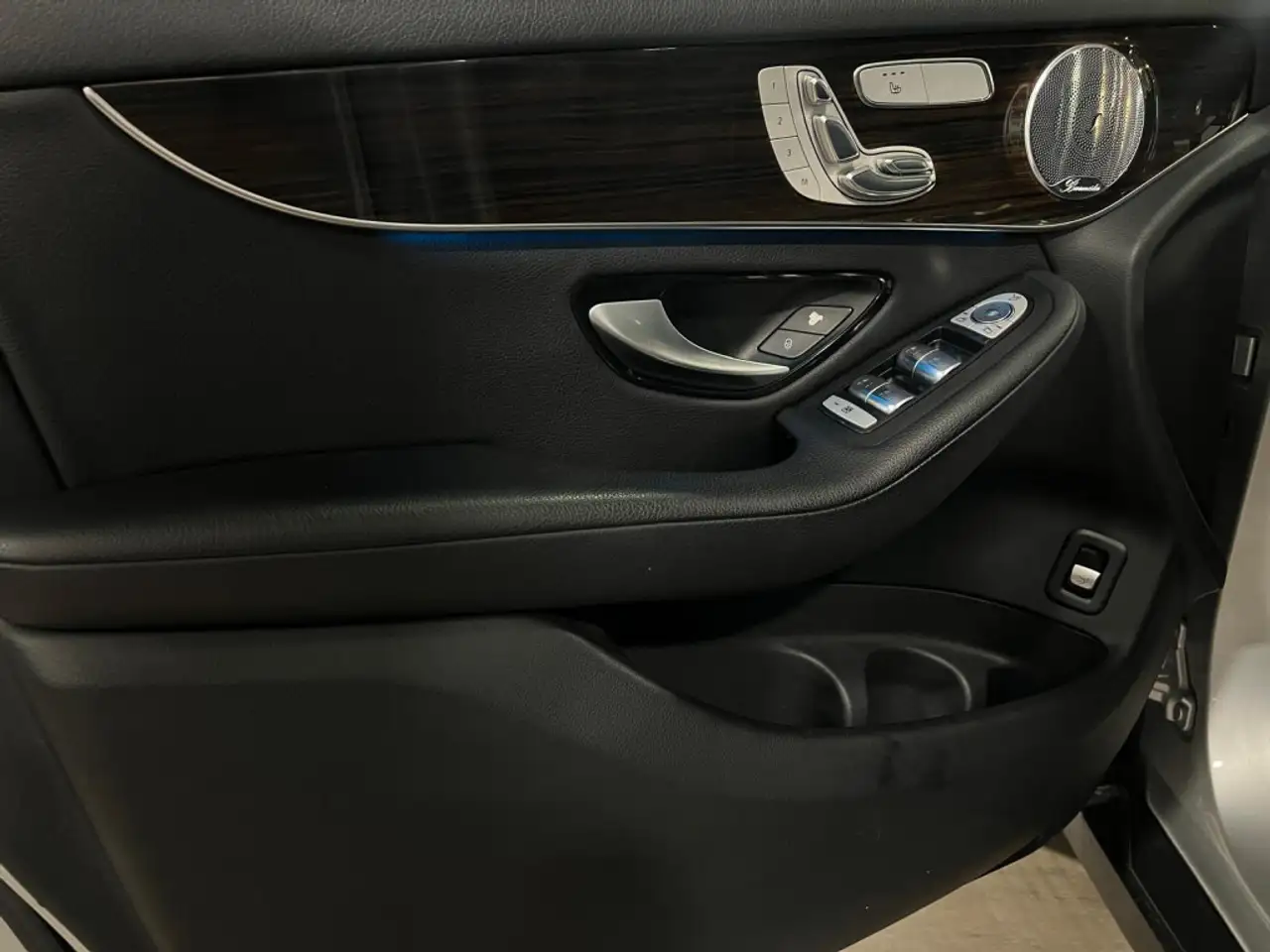 Mercedes-Benz GLC снимка Mercedes-Benz GLC