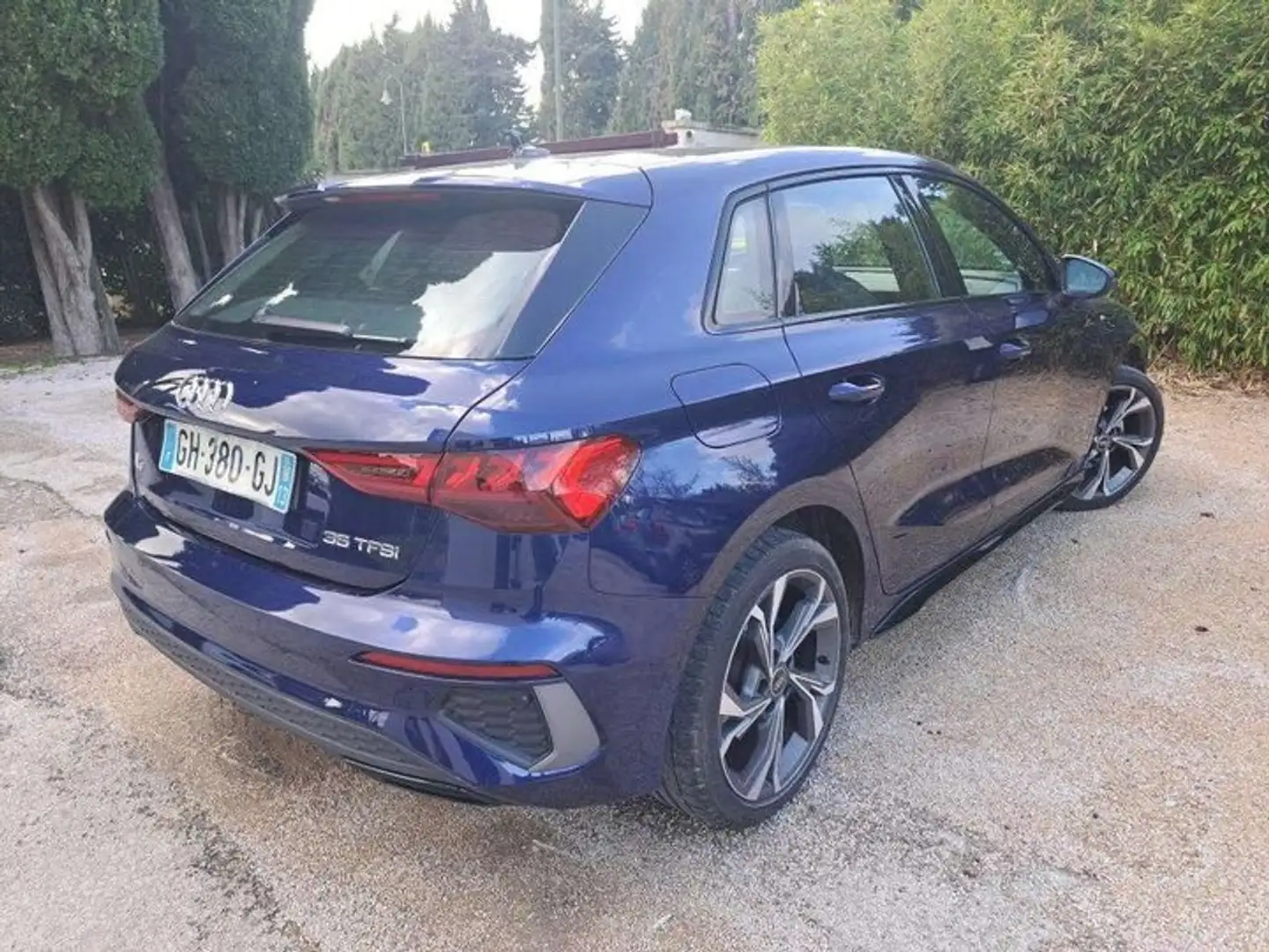 Audi A3 Sportback 1.5 TFSI S tronic Bleu - 2
