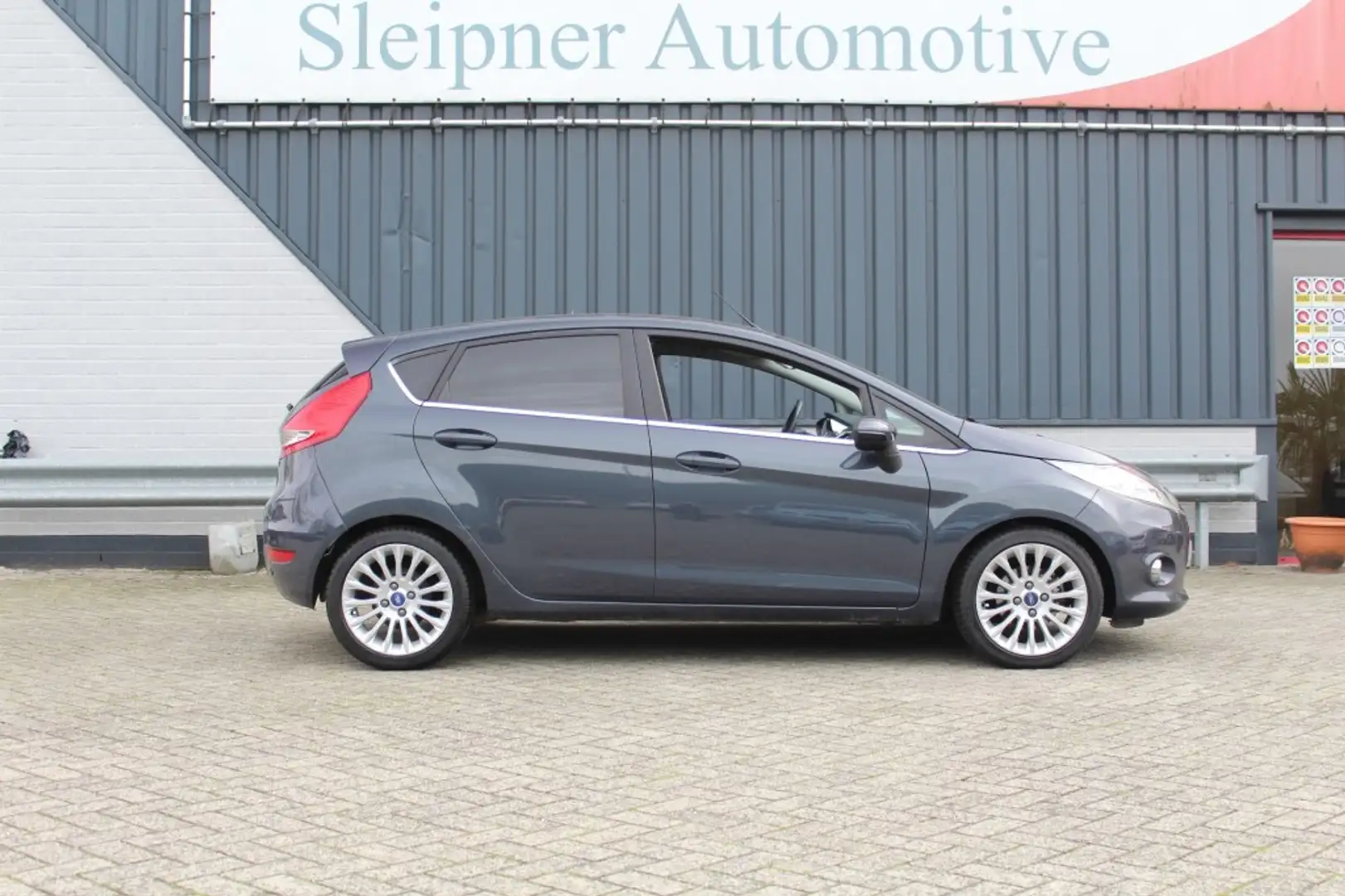 Ford Fiesta 1.4 TITANIUM/ Nette Auto/ Keurig onderhouden! Grijs - 2