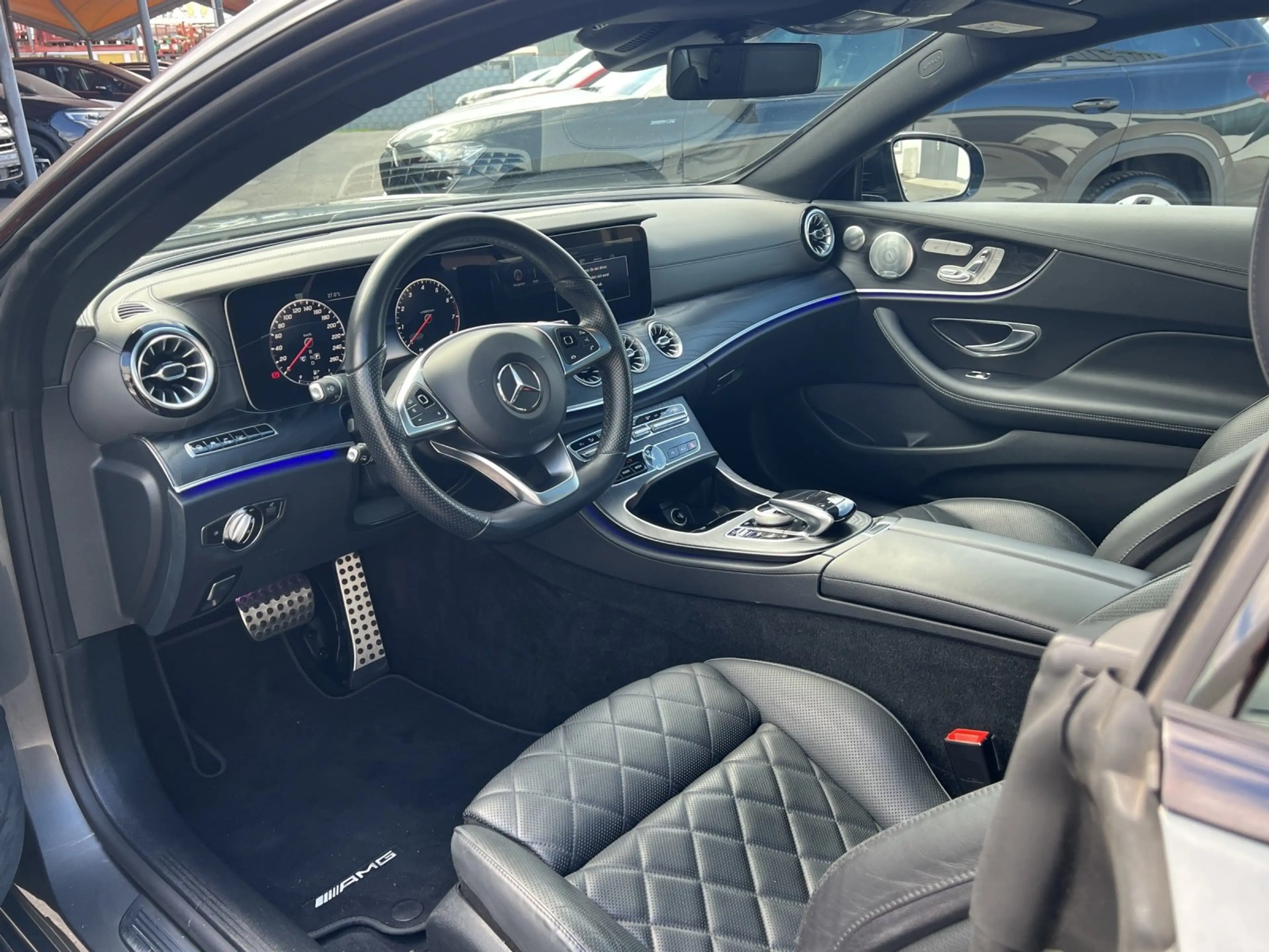 Mercedes-Benz E 400 AMG Line 4M/DESIGNO/BURM.-3D/PANO/DISTR+/ — photo 12