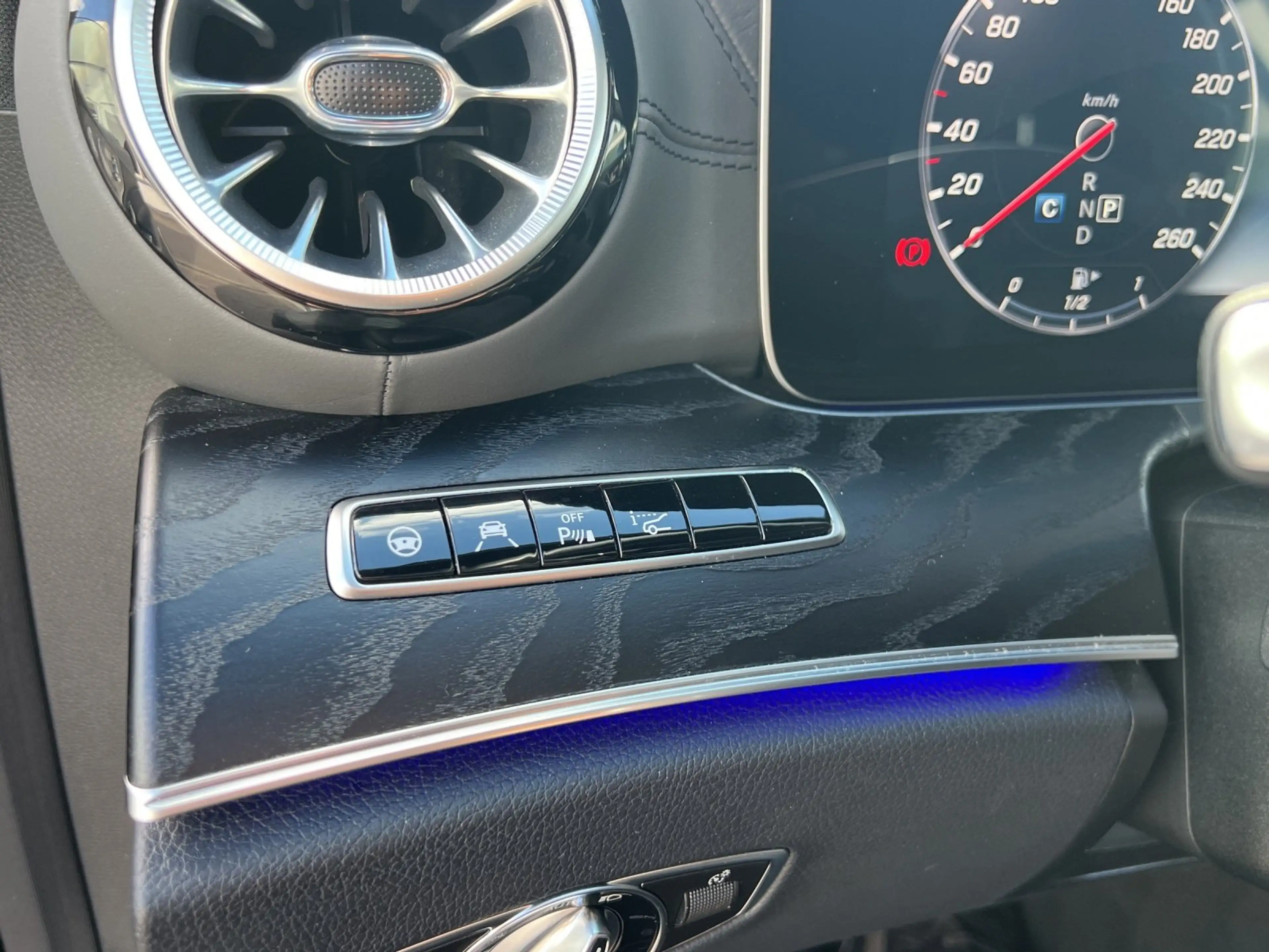 Mercedes-Benz E 400 AMG Line 4M/DESIGNO/BURM.-3D/PANO/DISTR+/ — photo 13