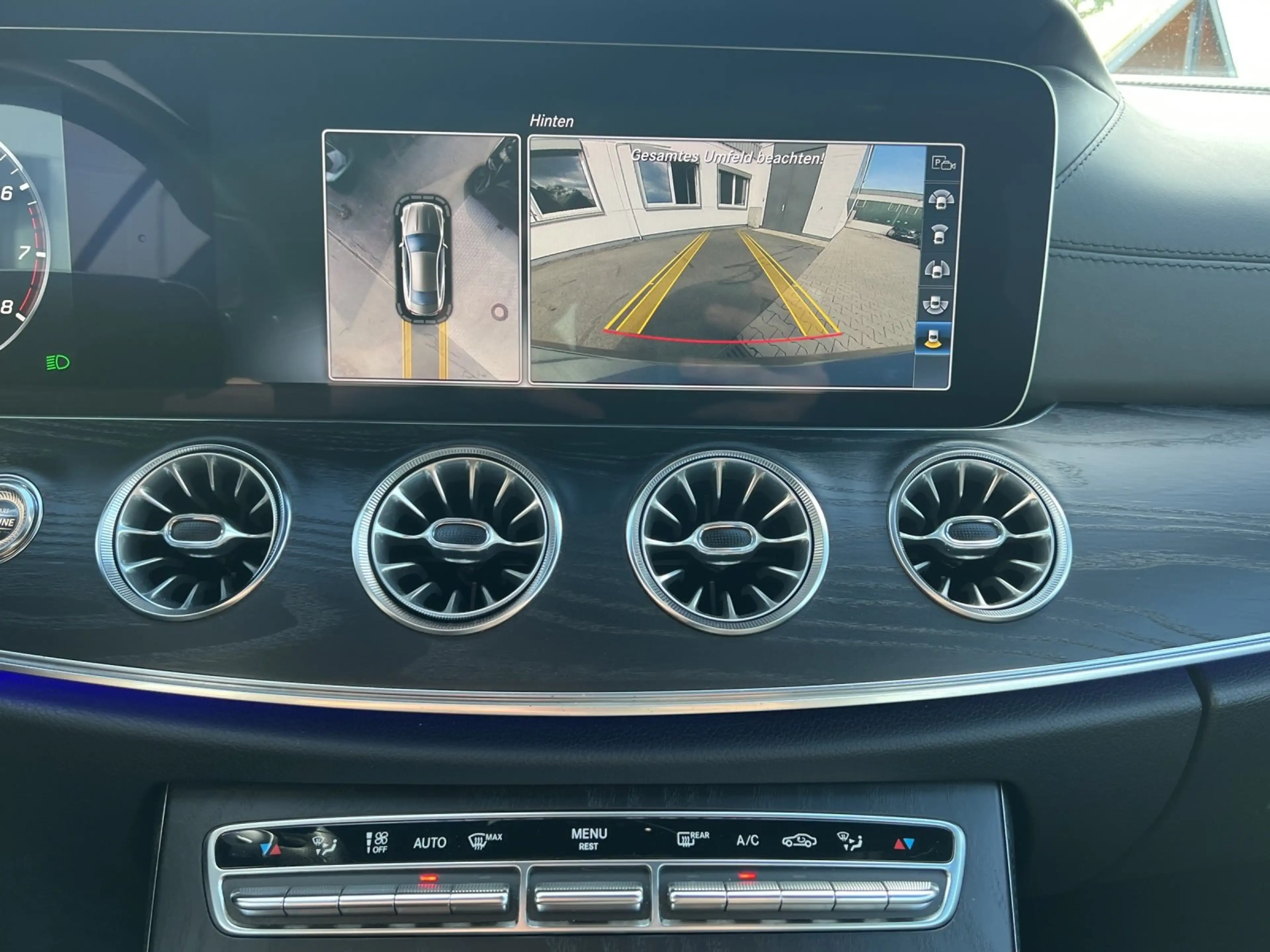 Mercedes-Benz E 400 AMG Line 4M/DESIGNO/BURM.-3D/PANO/DISTR+/ — photo 11