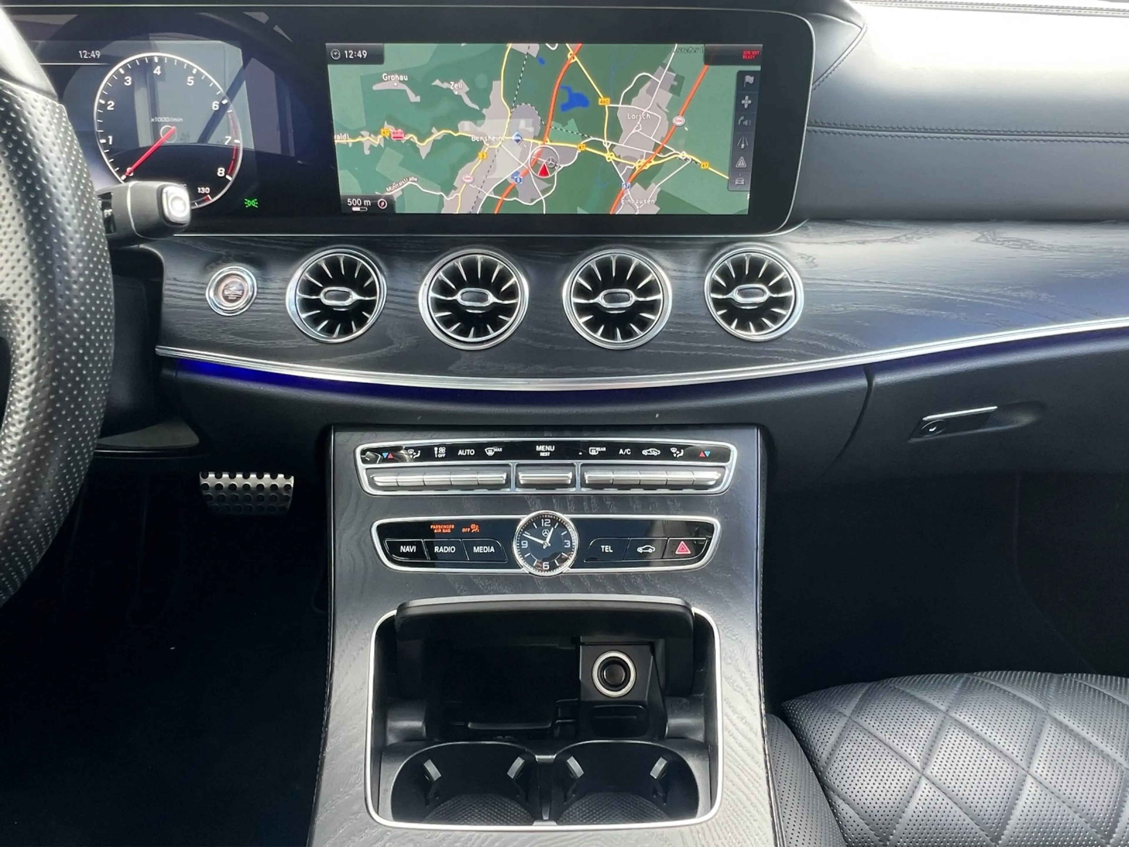 Mercedes-Benz E 400 AMG Line 4M/DESIGNO/BURM.-3D/PANO/DISTR+/ — photo 10