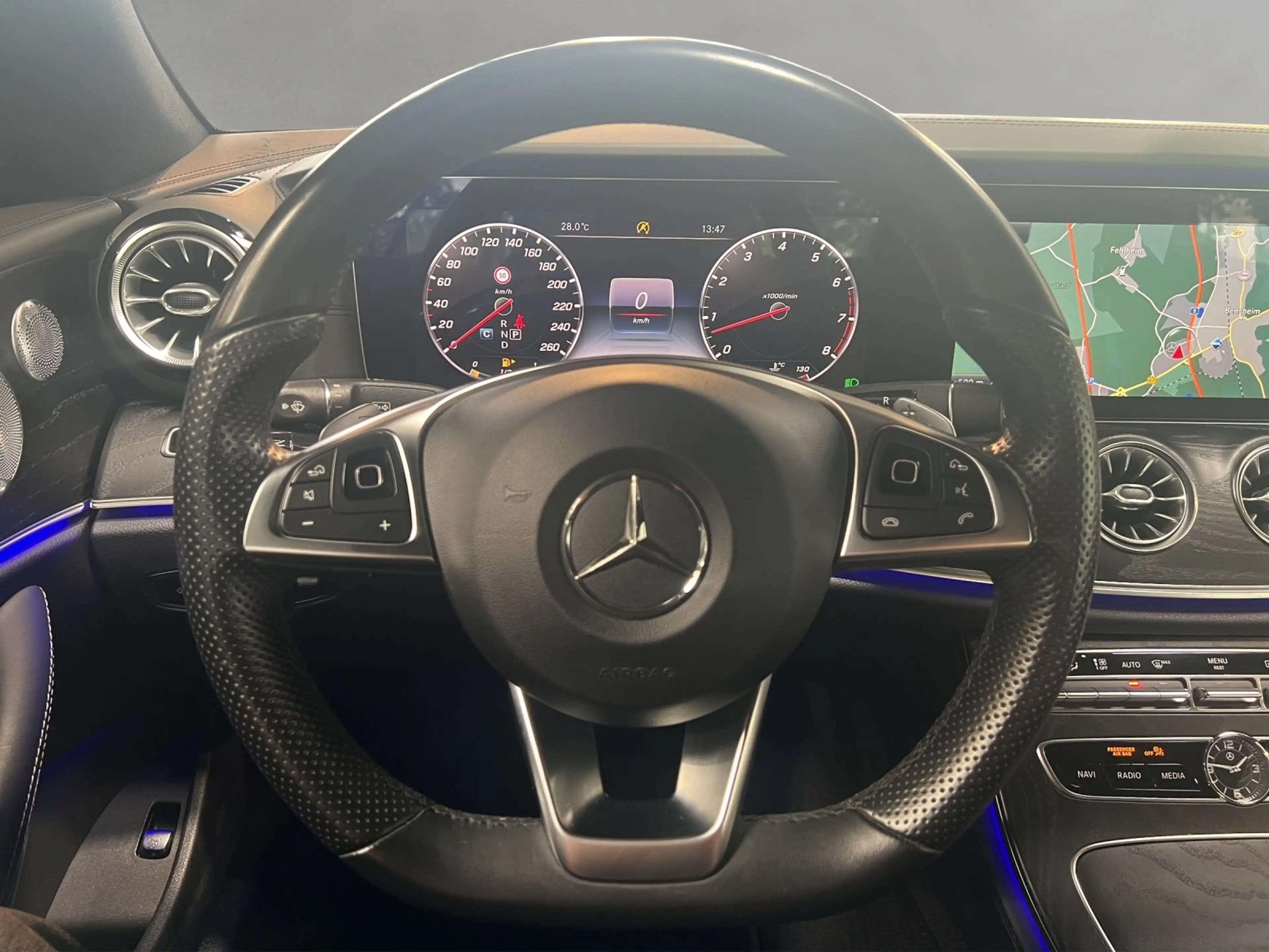 Mercedes-Benz E 400 AMG Line 4M/DESIGNO/BURM.-3D/PANO/DISTR+/ — photo 8