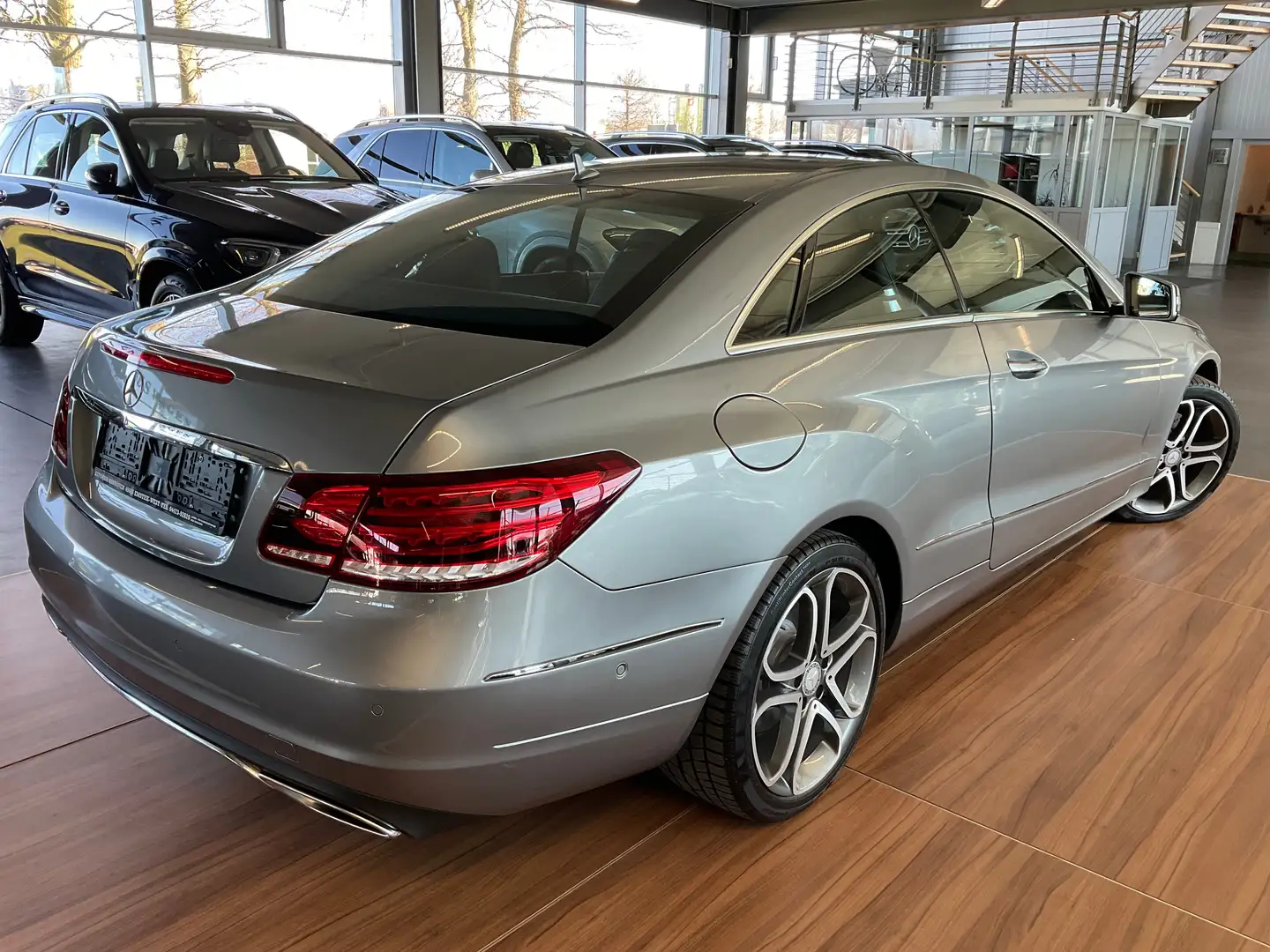 Mercedes-Benz E 220 E220 CDI Coupe LED/GRA/GARMIN/AUDIO20/SPORT Szürke - 2