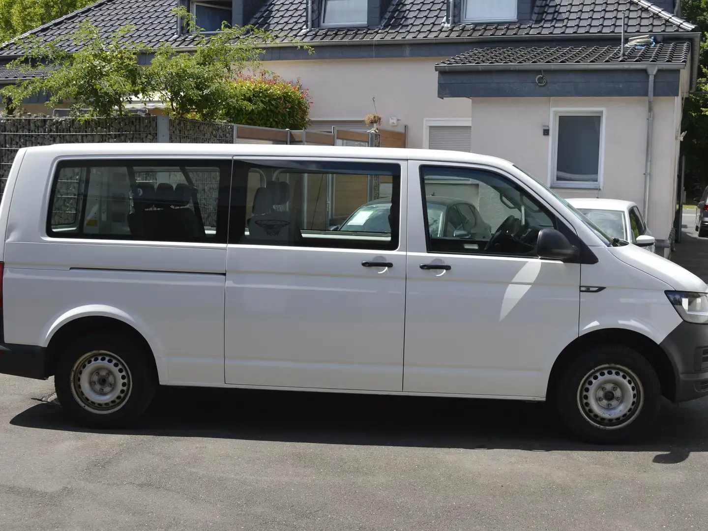 Volkswagen T6 Kombi 2.0TDI Lang 9 Sitzer, Klima*Zahnriemen & WaPu Neu* Weiß - 1