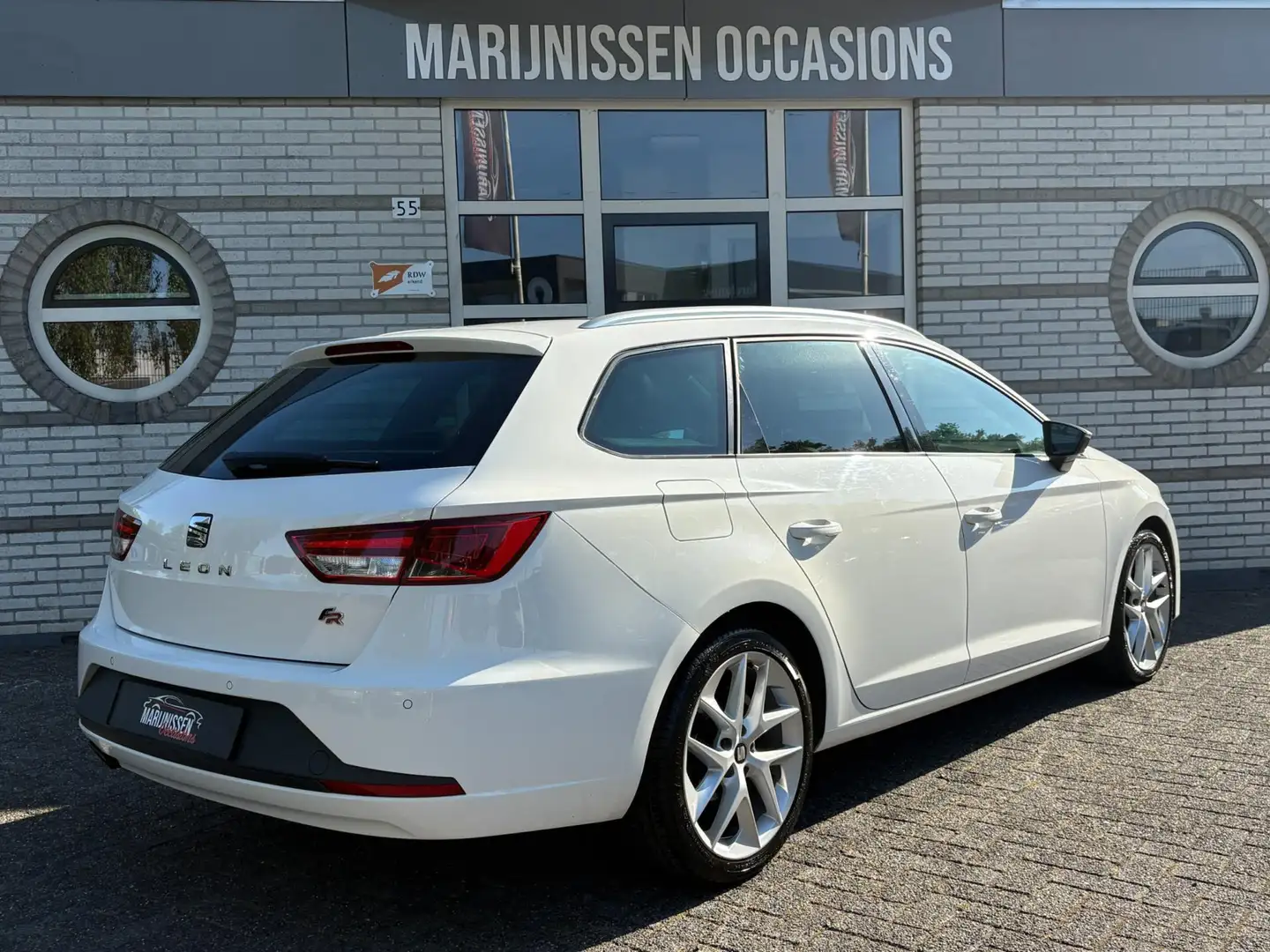 SEAT Leon ST 1.4 TSI ACT FR |Pano,PDC,Stoelvw| Wit - 2