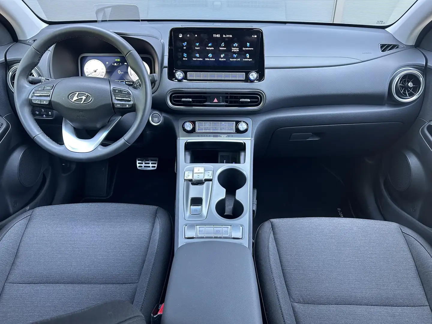 Hyundai KONA EV Fashion 39 kWh / Navigatie / Airco / Bluetooth Bruin - 2