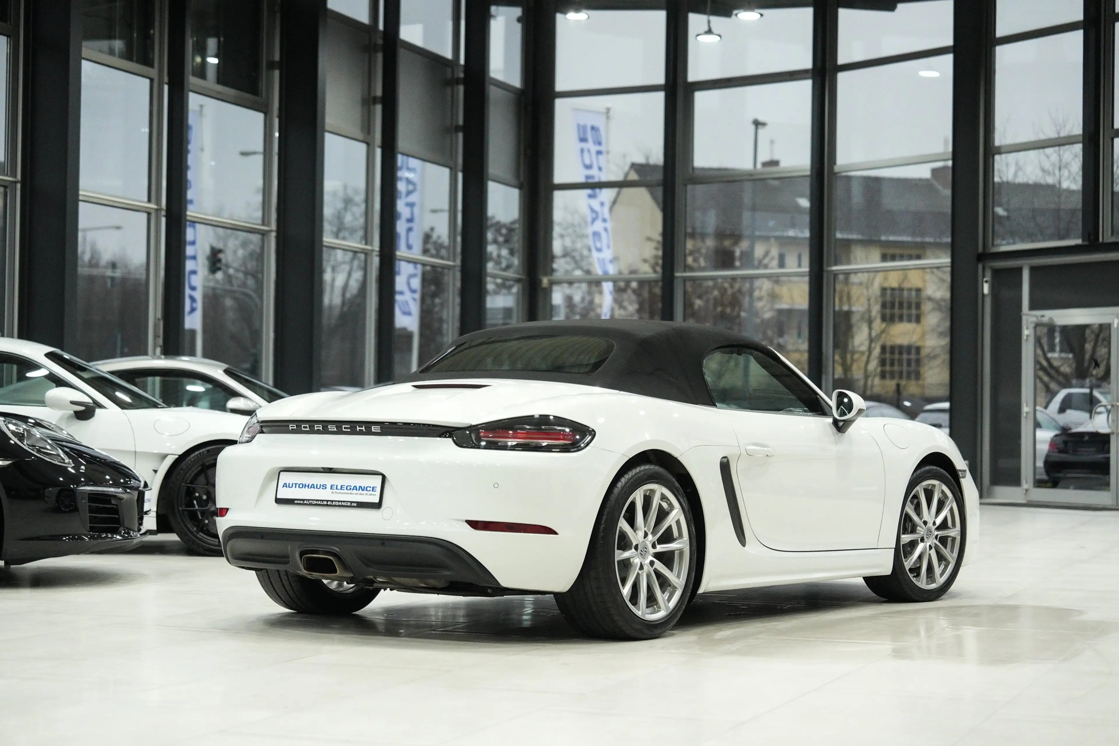 Porsche Boxster 718*SPORTSITZE*LEDER*HIFI*KAMERA*6-GANG* — photo 5