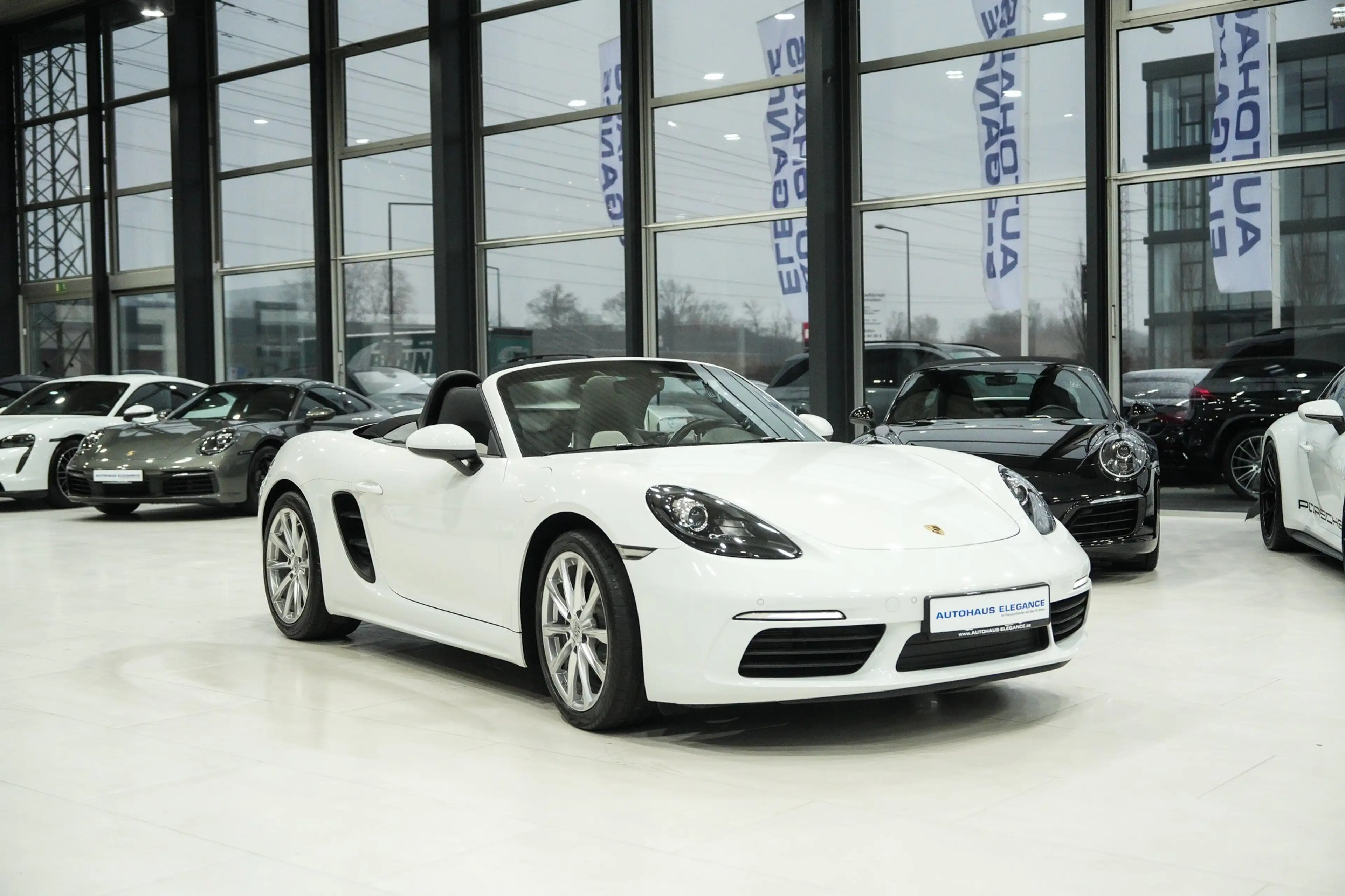 Porsche Boxster 718*SPORTSITZE*LEDER*HIFI*KAMERA*6-GANG* — photo 4
