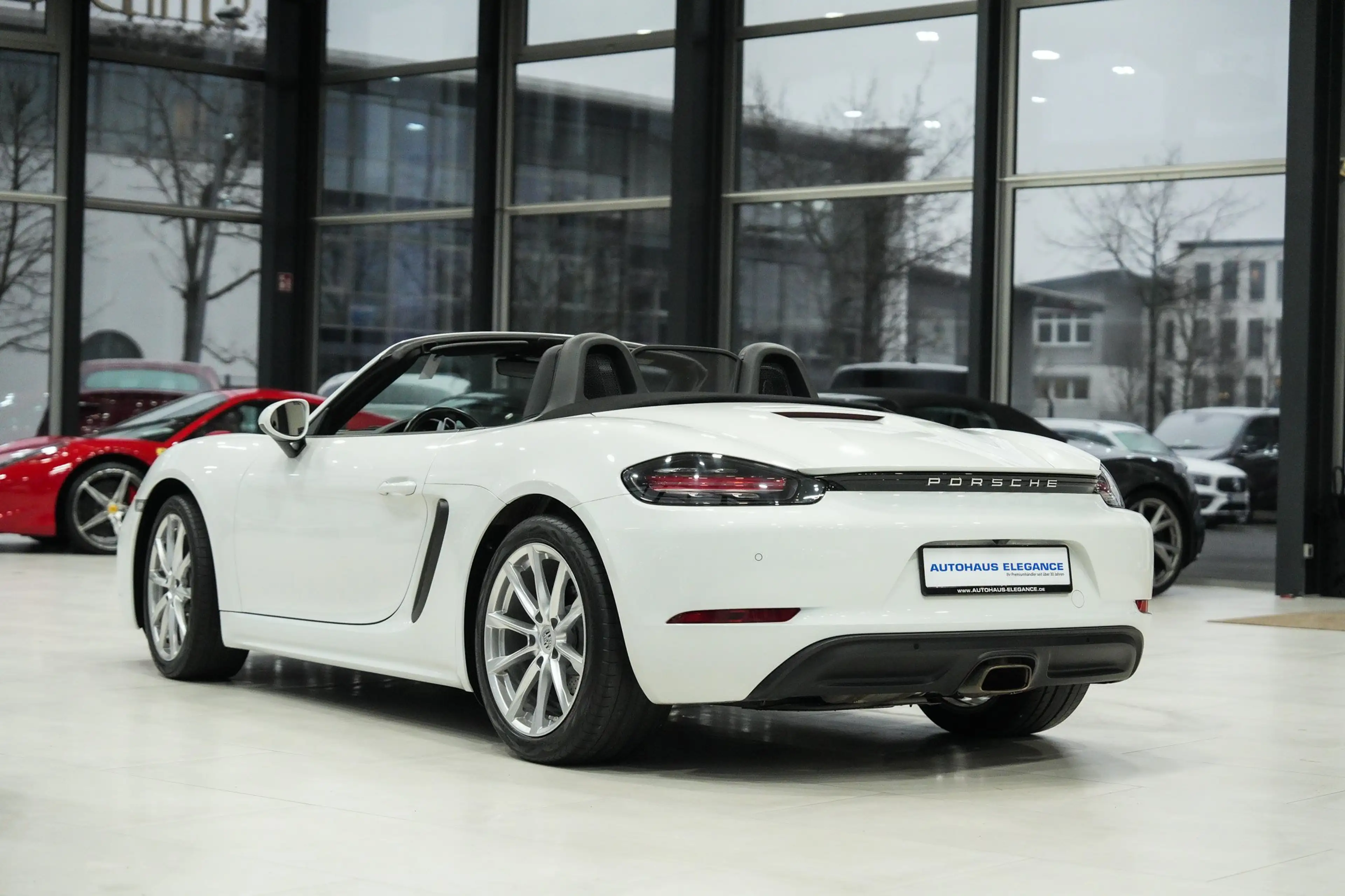 Porsche Boxster 718*SPORTSITZE*LEDER*HIFI*KAMERA*6-GANG* — photo 8