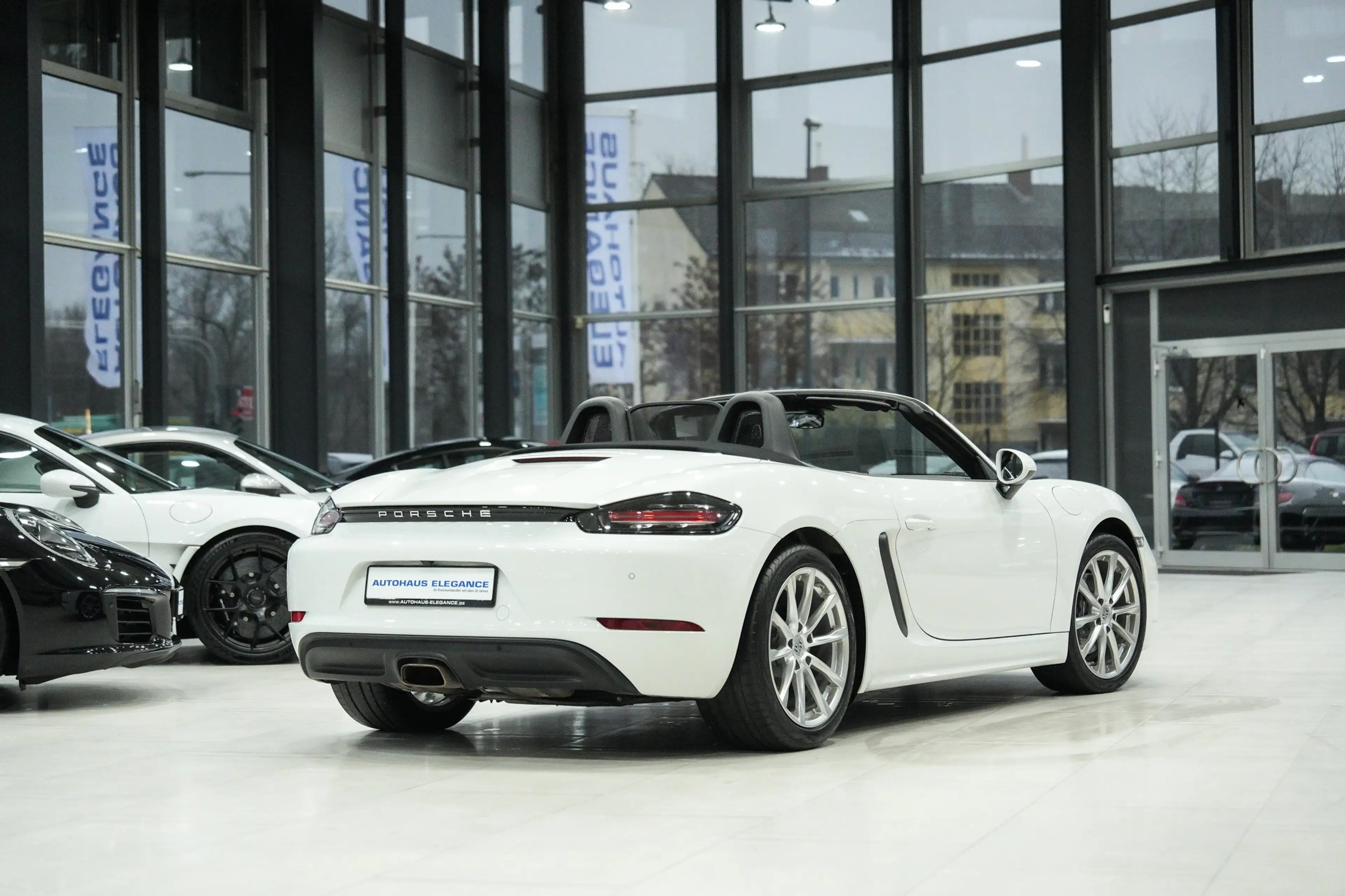 Porsche Boxster 718*SPORTSITZE*LEDER*HIFI*KAMERA*6-GANG* — photo 6