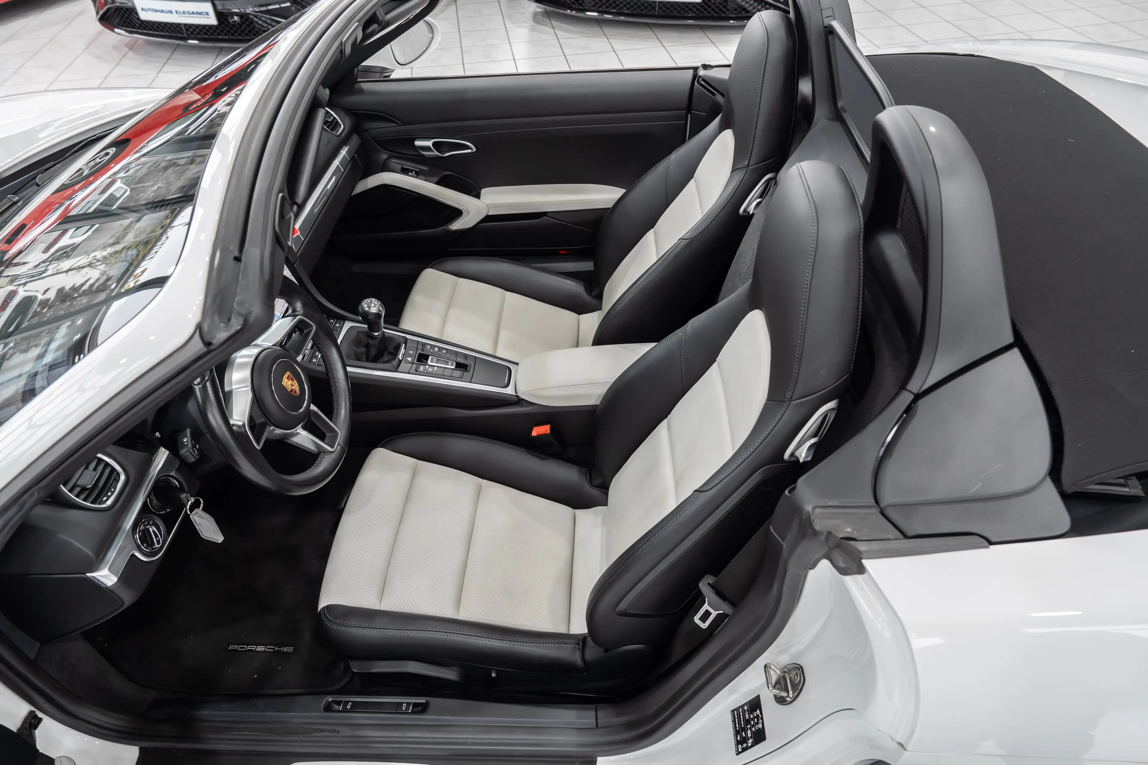 Porsche Boxster 718*SPORTSITZE*LEDER*HIFI*KAMERA*6-GANG* — photo 14