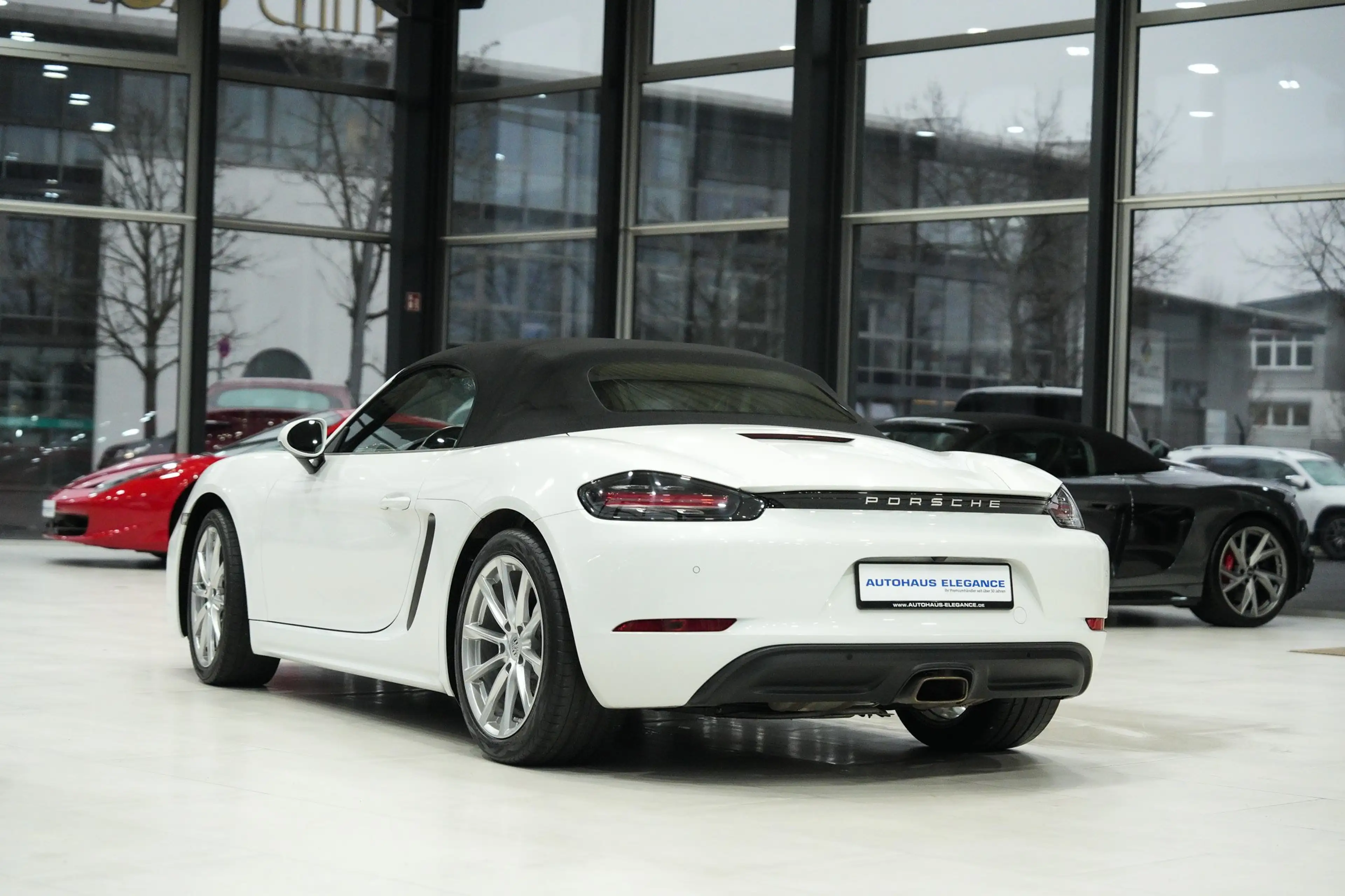 Porsche Boxster 718*SPORTSITZE*LEDER*HIFI*KAMERA*6-GANG* — photo 7