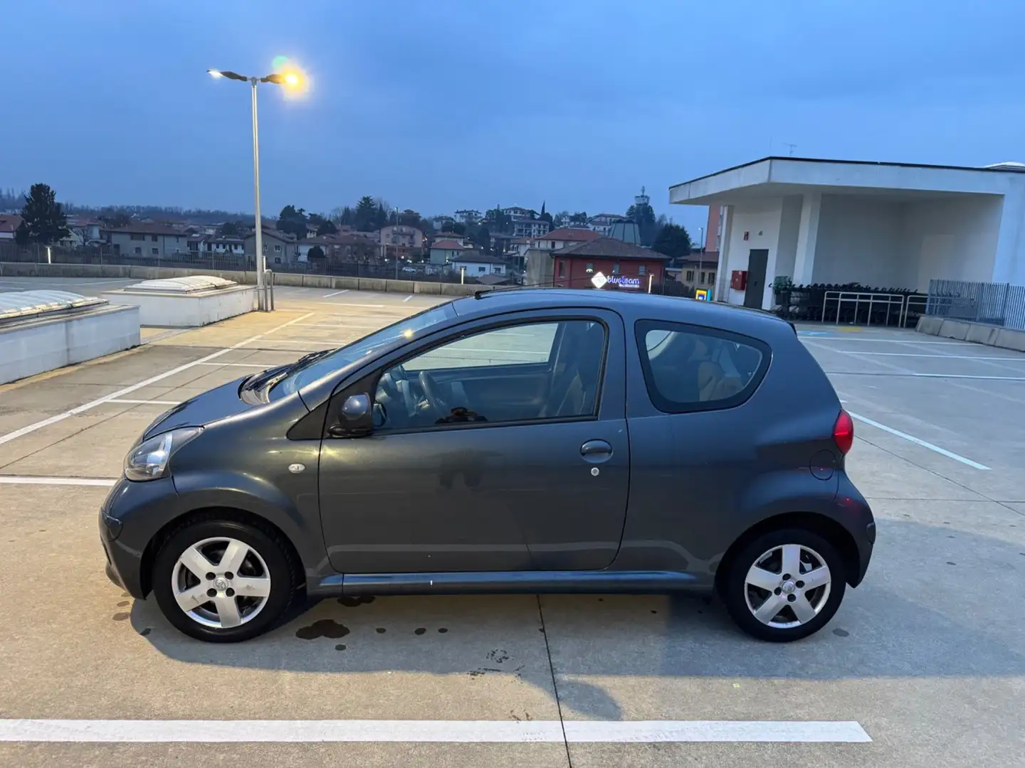 Toyota Aygo Aygo 3p 1.0 Grigio - 1