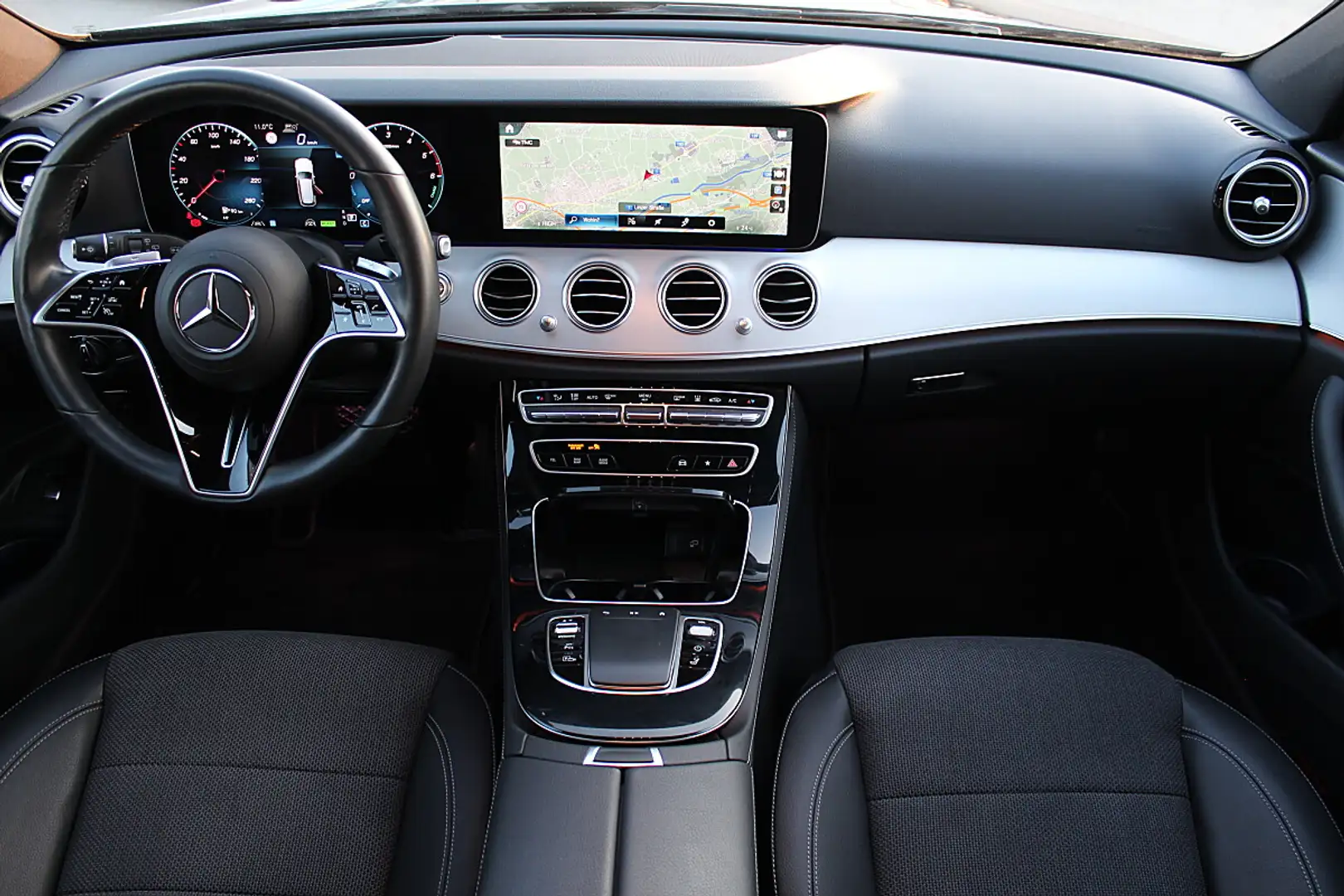 Mercedes-Benz E 300 de PHEV T Aut. Avantgarde AHK, Head Up, Kamera,... Schwarz - 2