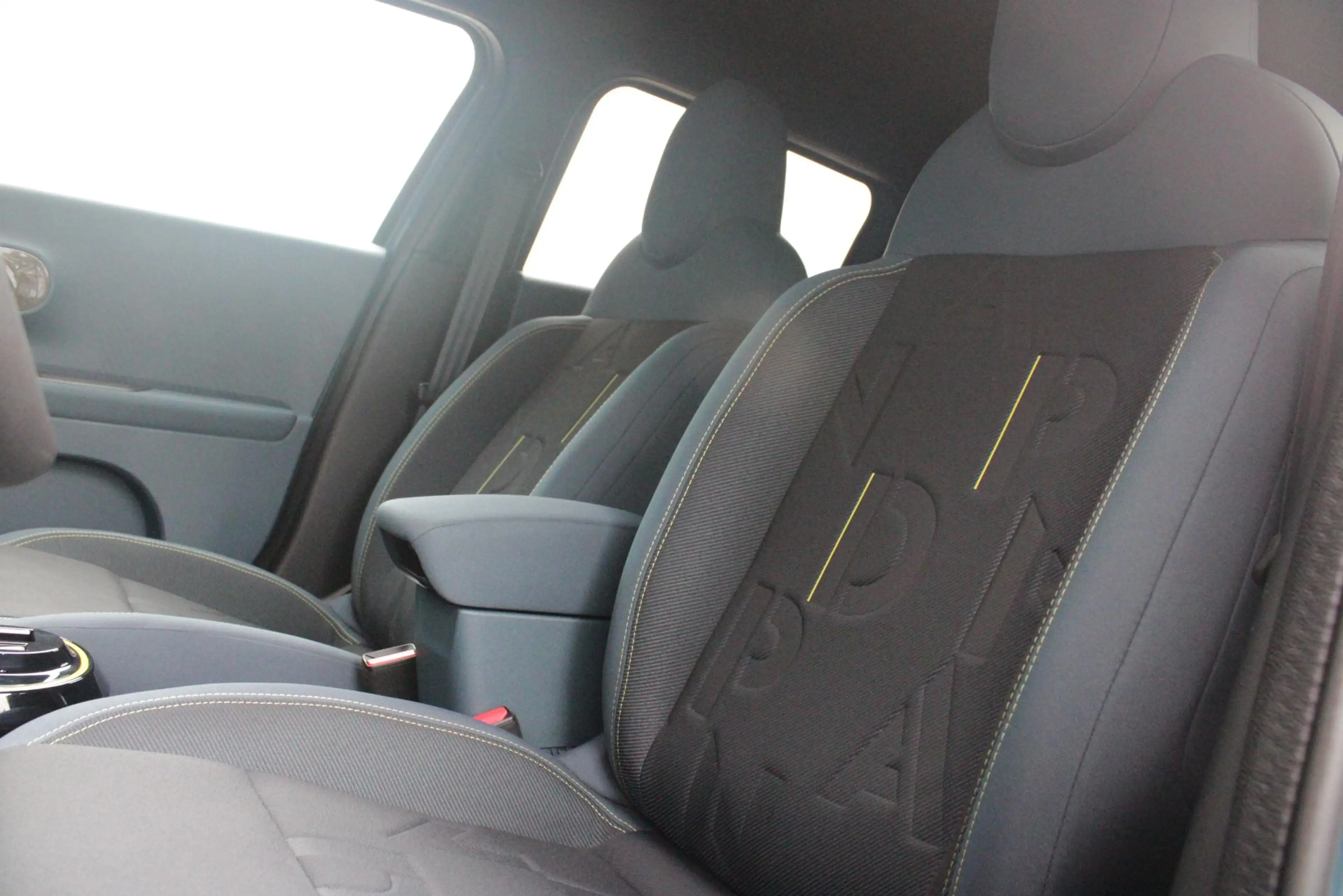 Fiat Grande Panda 1.2 Hybrid 110PK AUTOMAAT ICON | PACK STYLE: 16" L — photo 2
