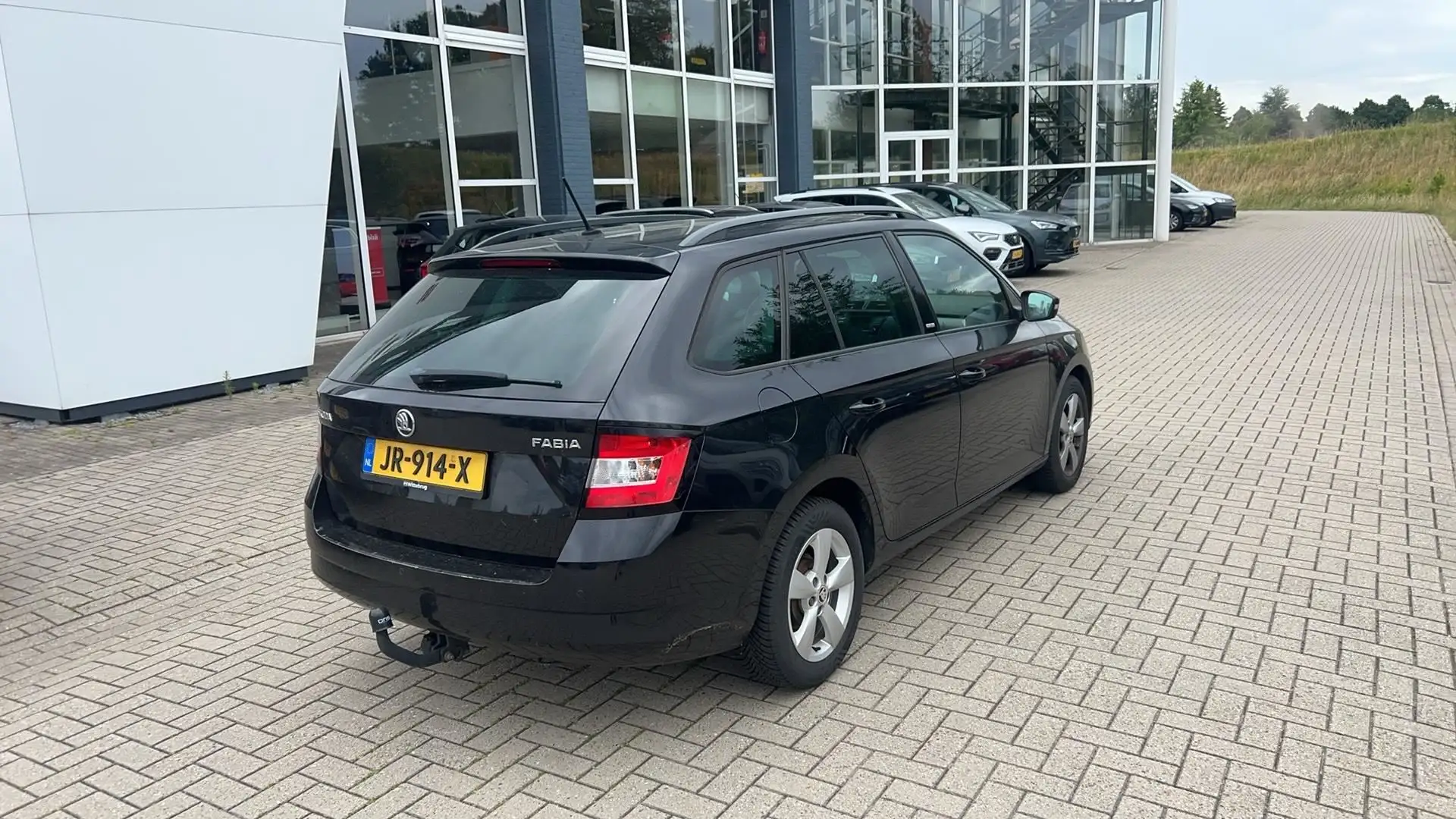 Skoda Fabia Combi 1.2 TSI 90pk JOY / Airco / Cruise Control / Zwart - 2
