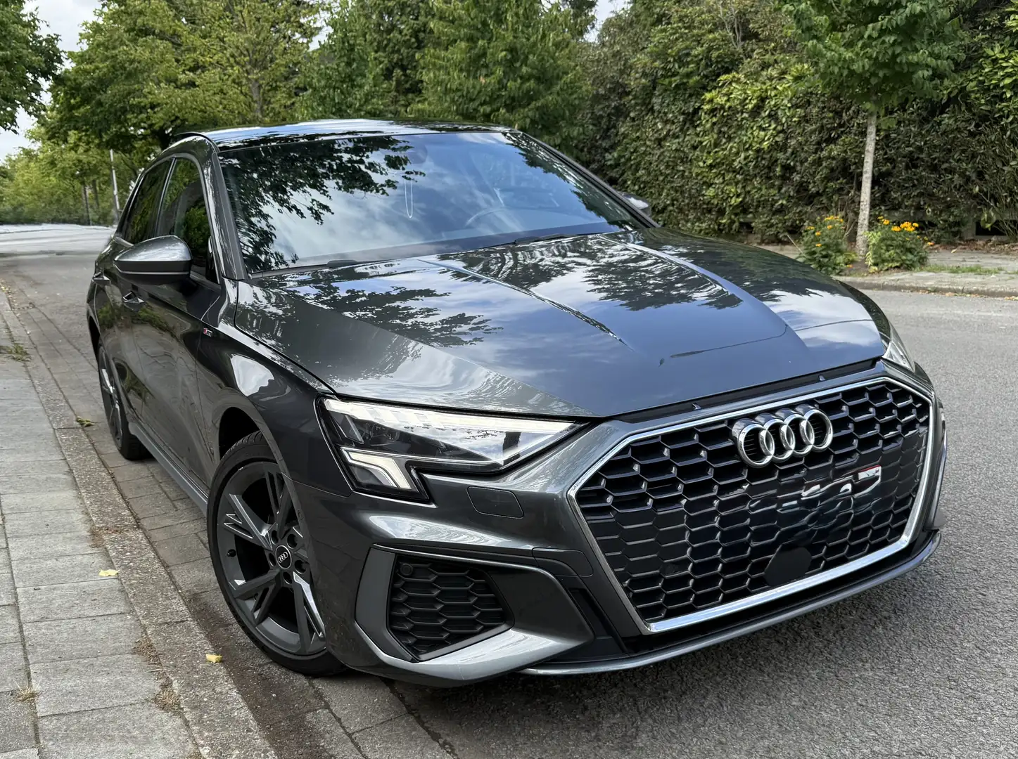 Audi A3 40 TFSI S-LINE Full option Hybride Gris - 1