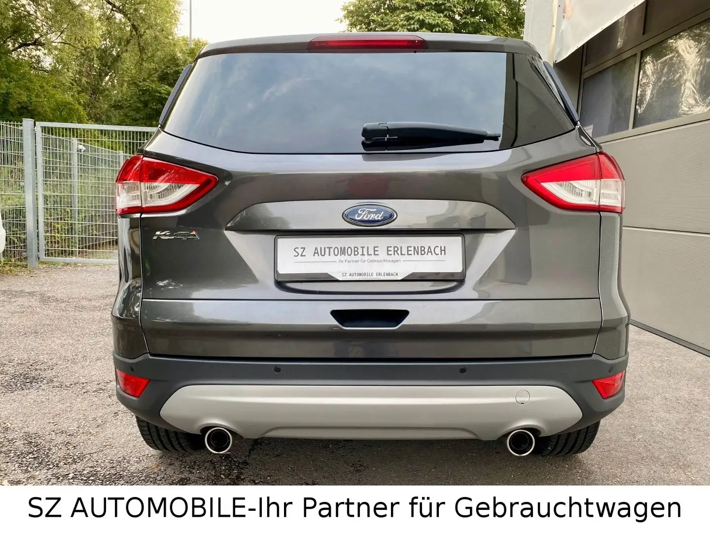 Ford Kuga 2.0TDCi Titanium,BI-XENON,AHK,TEMPOMAT,AWD Grau - 2