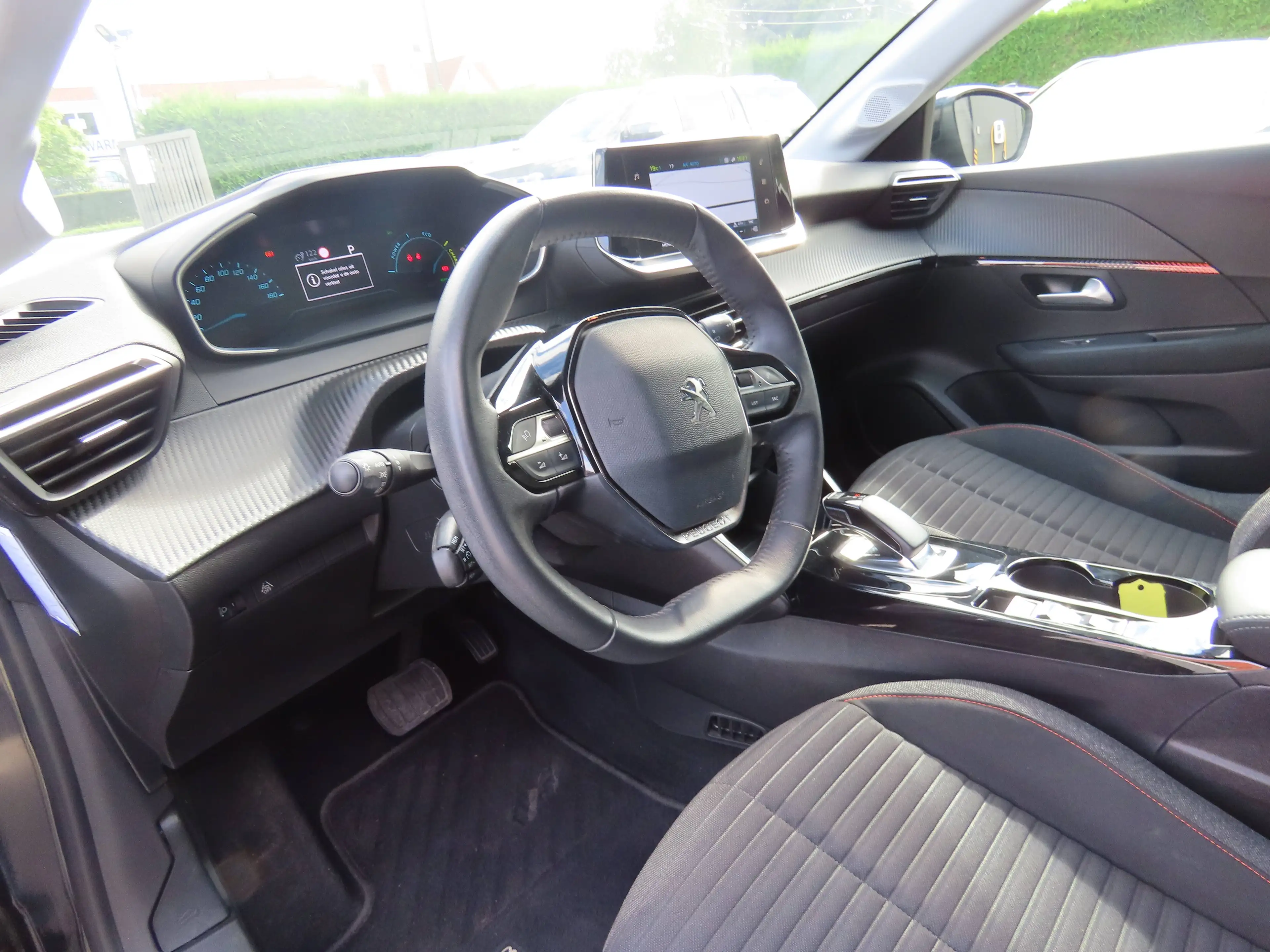 Peugeot e-208 e-208 50 kWh Active Pack — photo 15
