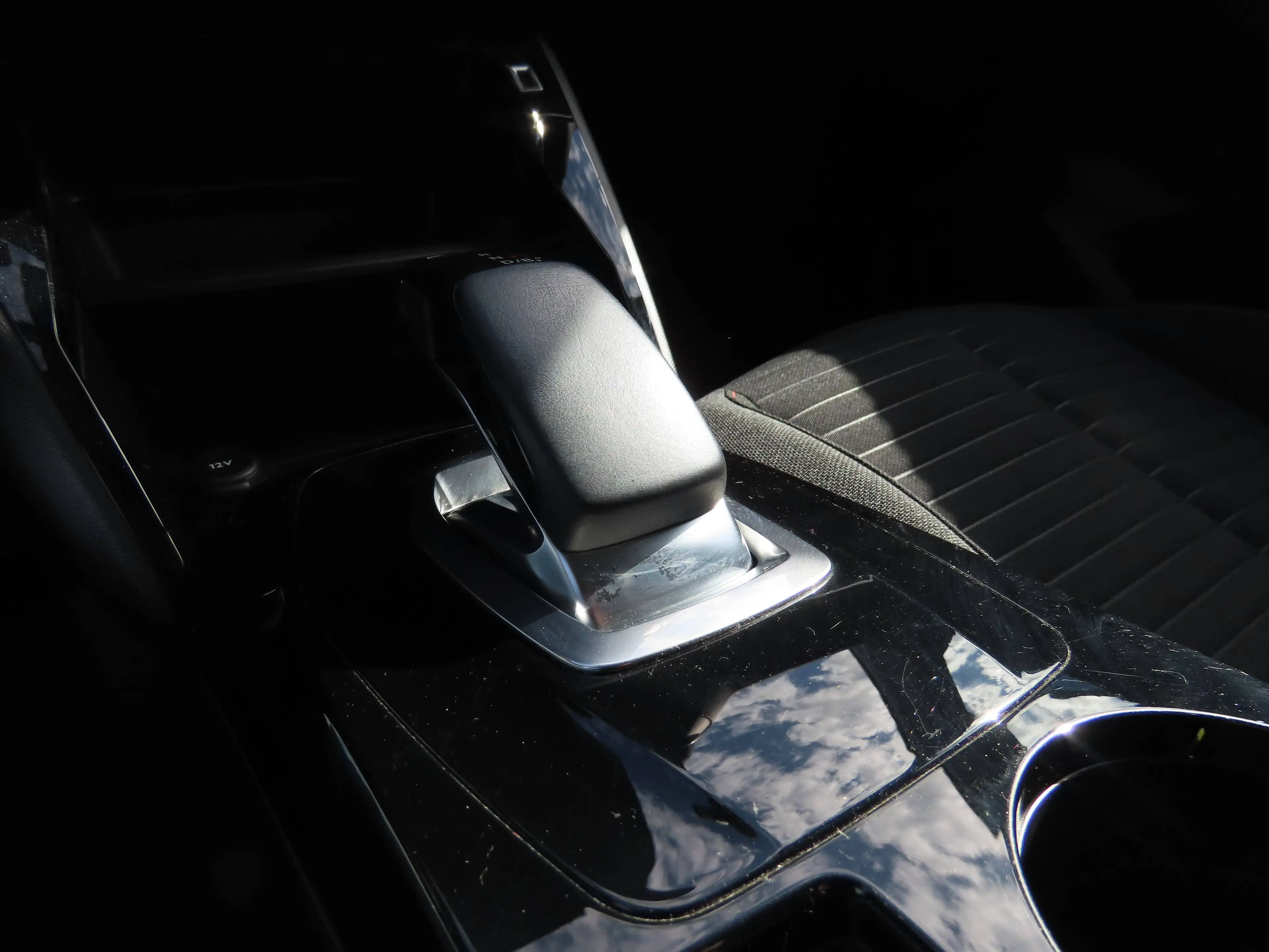 Peugeot e-208 e-208 50 kWh Active Pack — photo 7