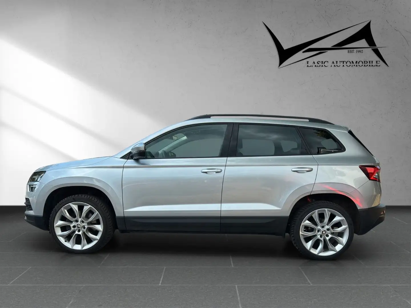 Skoda Karoq Style 1.6 TDI DSG Navi/Pano/Kamera/AHK Zilver - 2