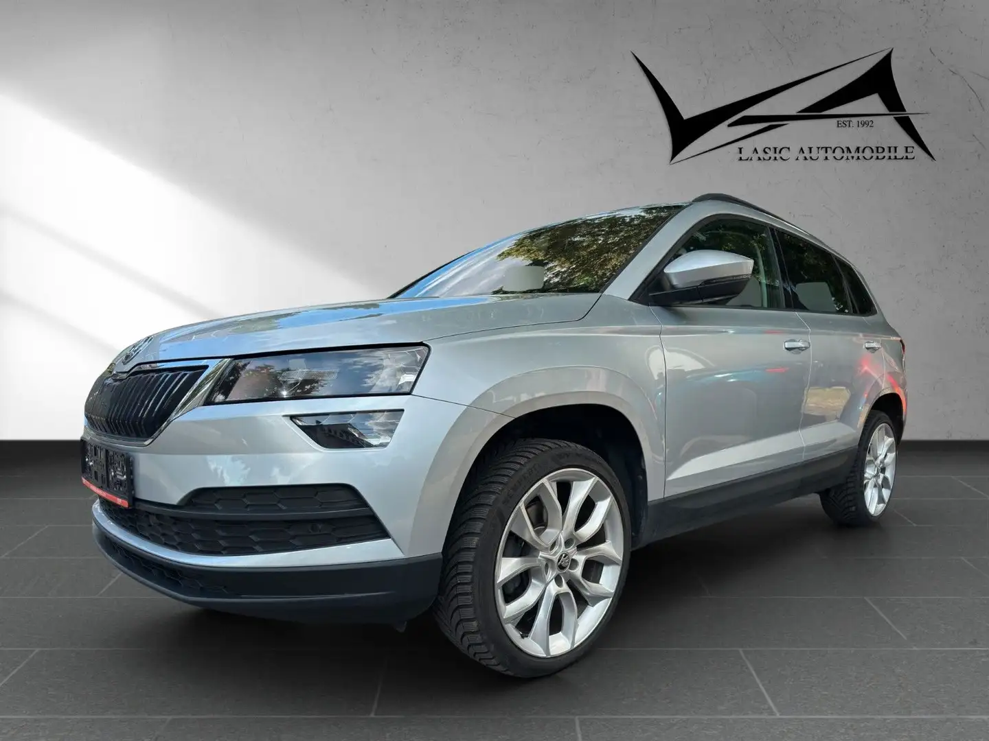 Skoda Karoq Style 1.6 TDI DSG Navi/Pano/Kamera/AHK Zilver - 1