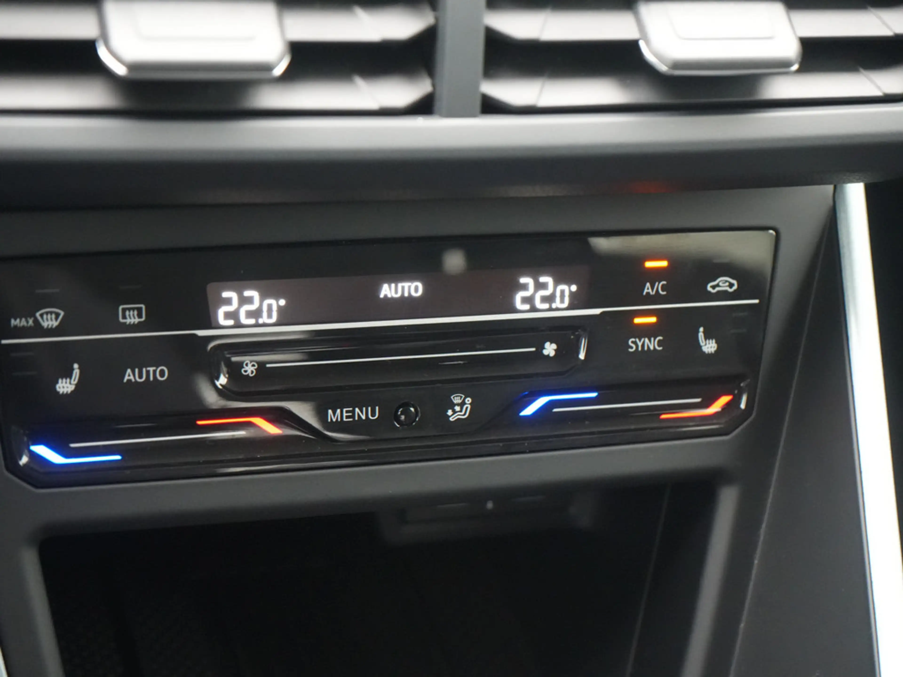 Volkswagen Taigo Goal NAVI VIRT ACC SHZ CARPLAY LED PDC — photo 11