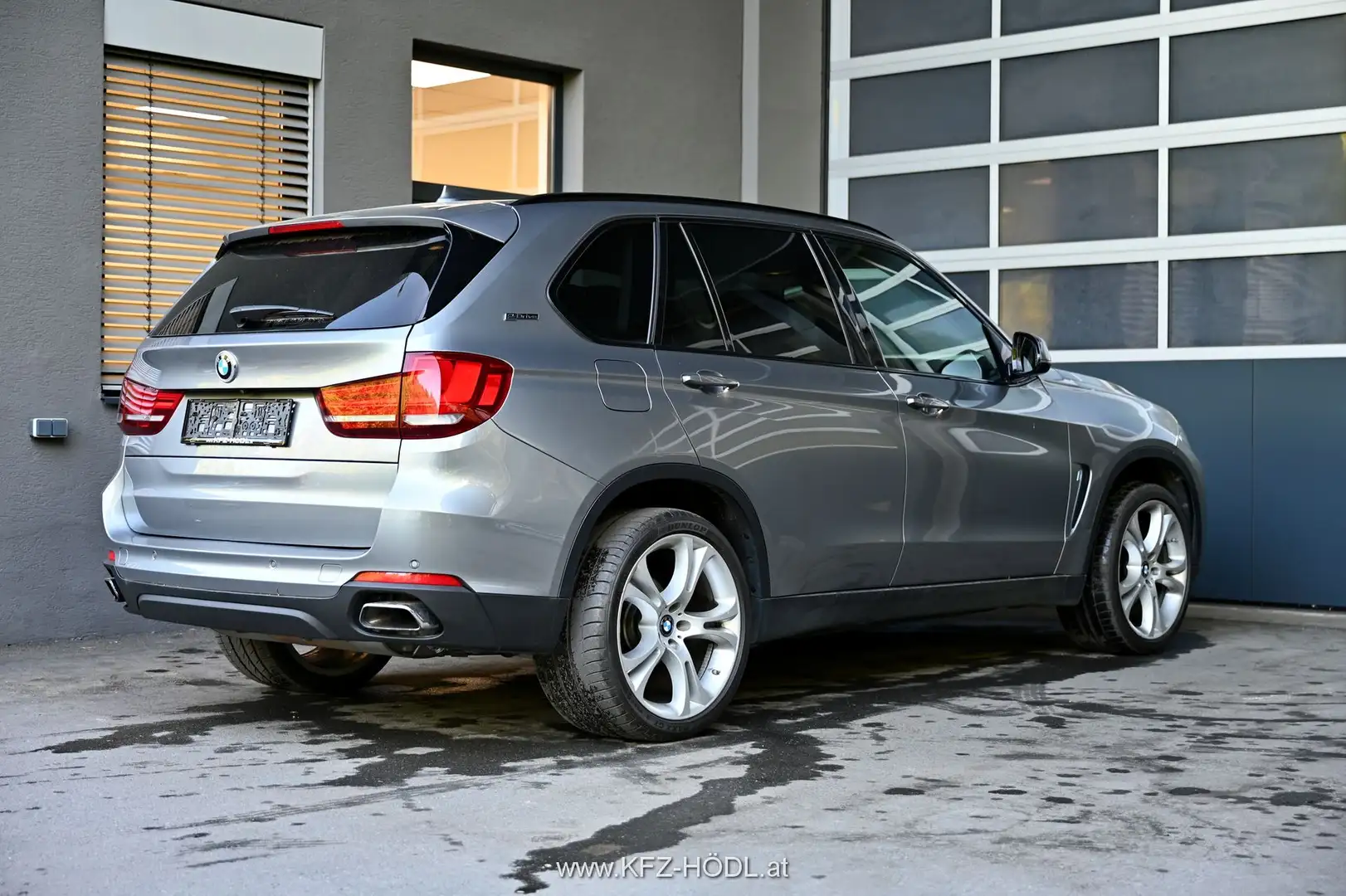 BMW X5 xDrive40e srebrna - 2
