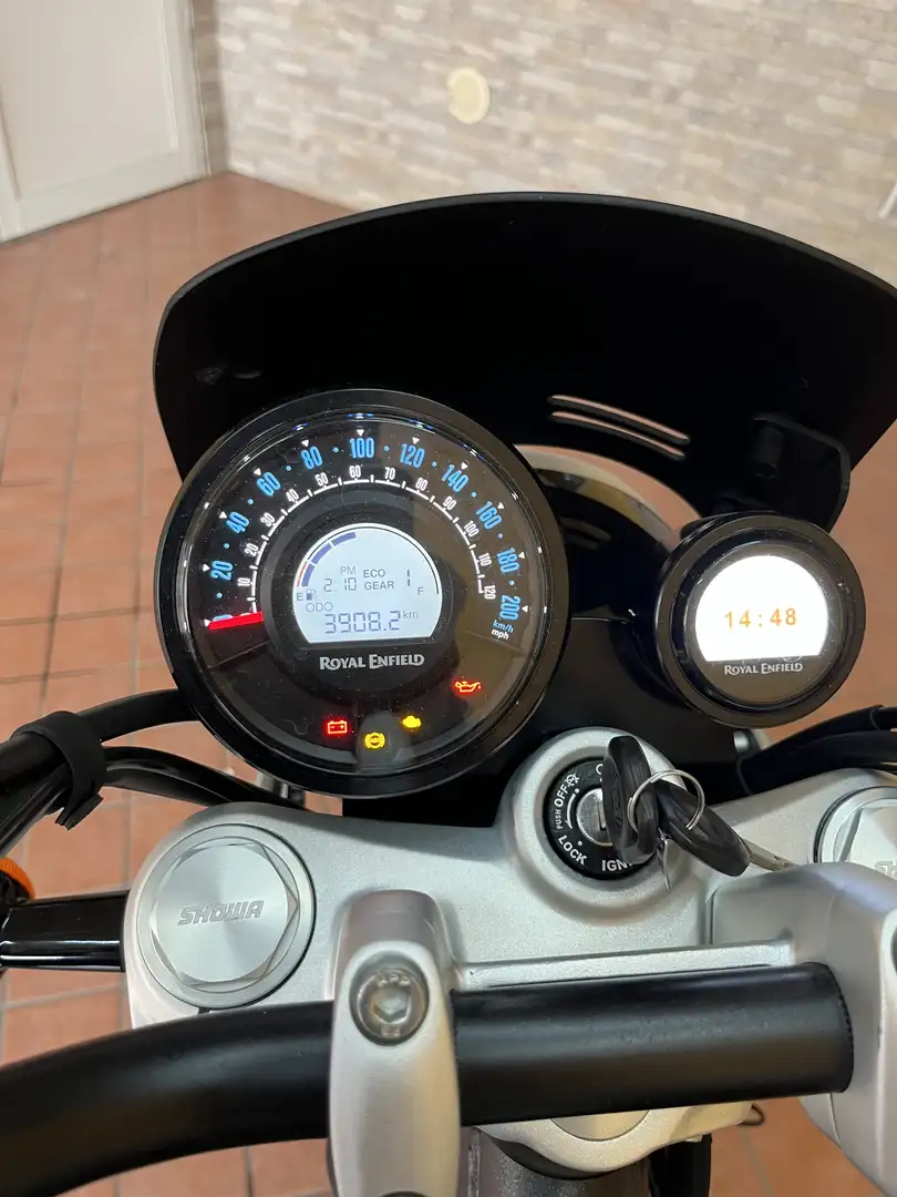 Royal Enfield Super Meteor 650 - 2