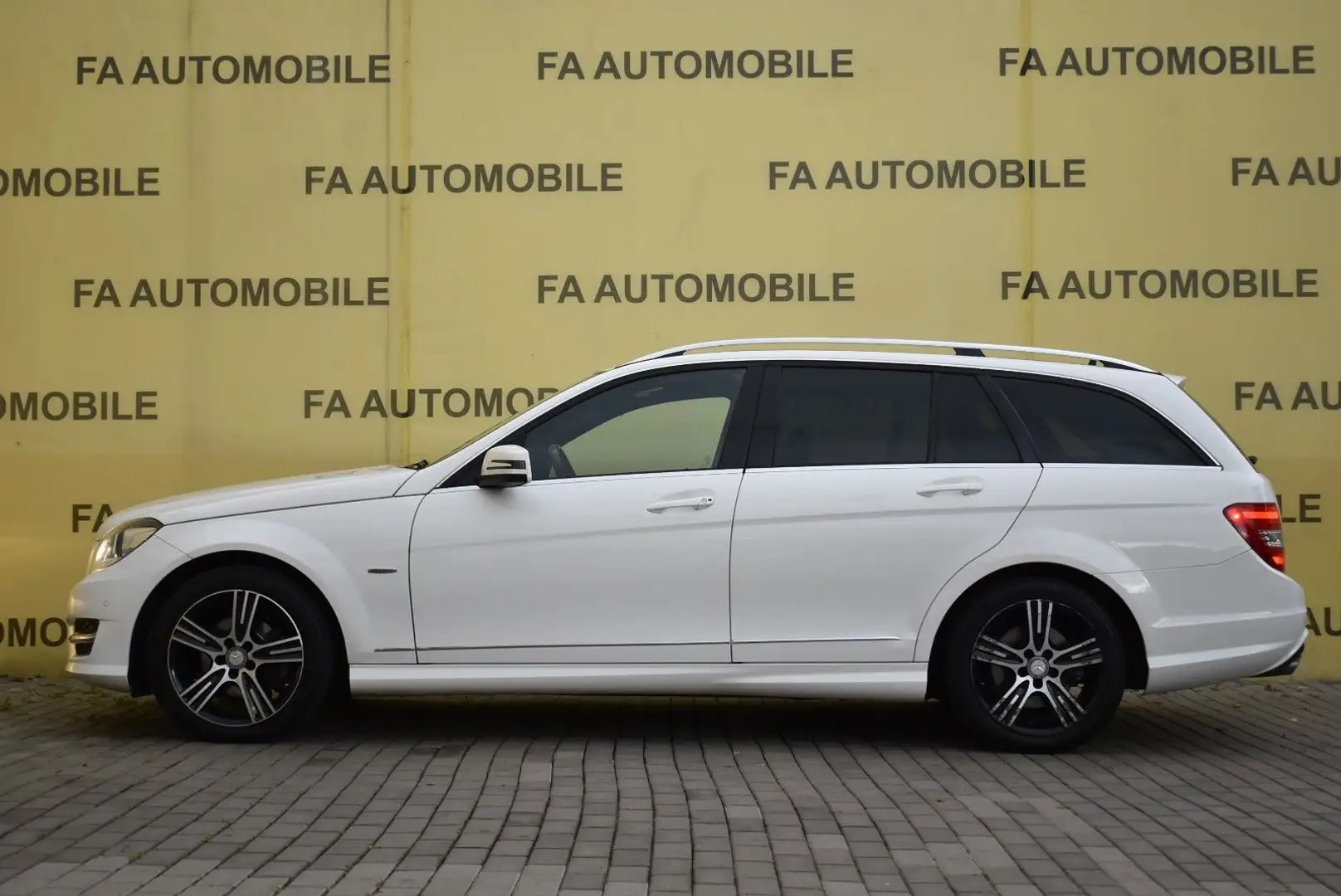 Mercedes-Benz C 200 T Edition C CGI/AMG/LEDER/COMAND/AHK/XENON Weiß - 2