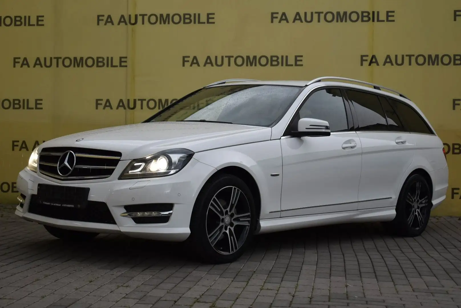 Mercedes-Benz C 200 T Edition C CGI/AMG/LEDER/COMAND/AHK/XENON Weiß - 1