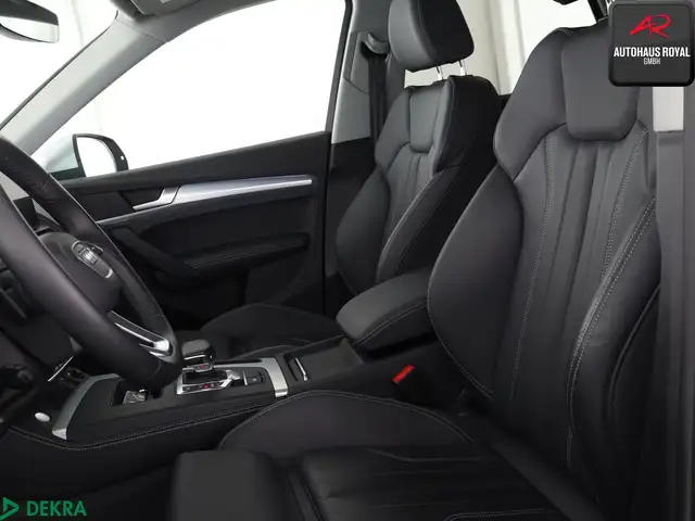 Audi Q5 view 11
