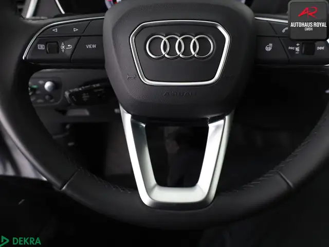 Audi Q5 view 10