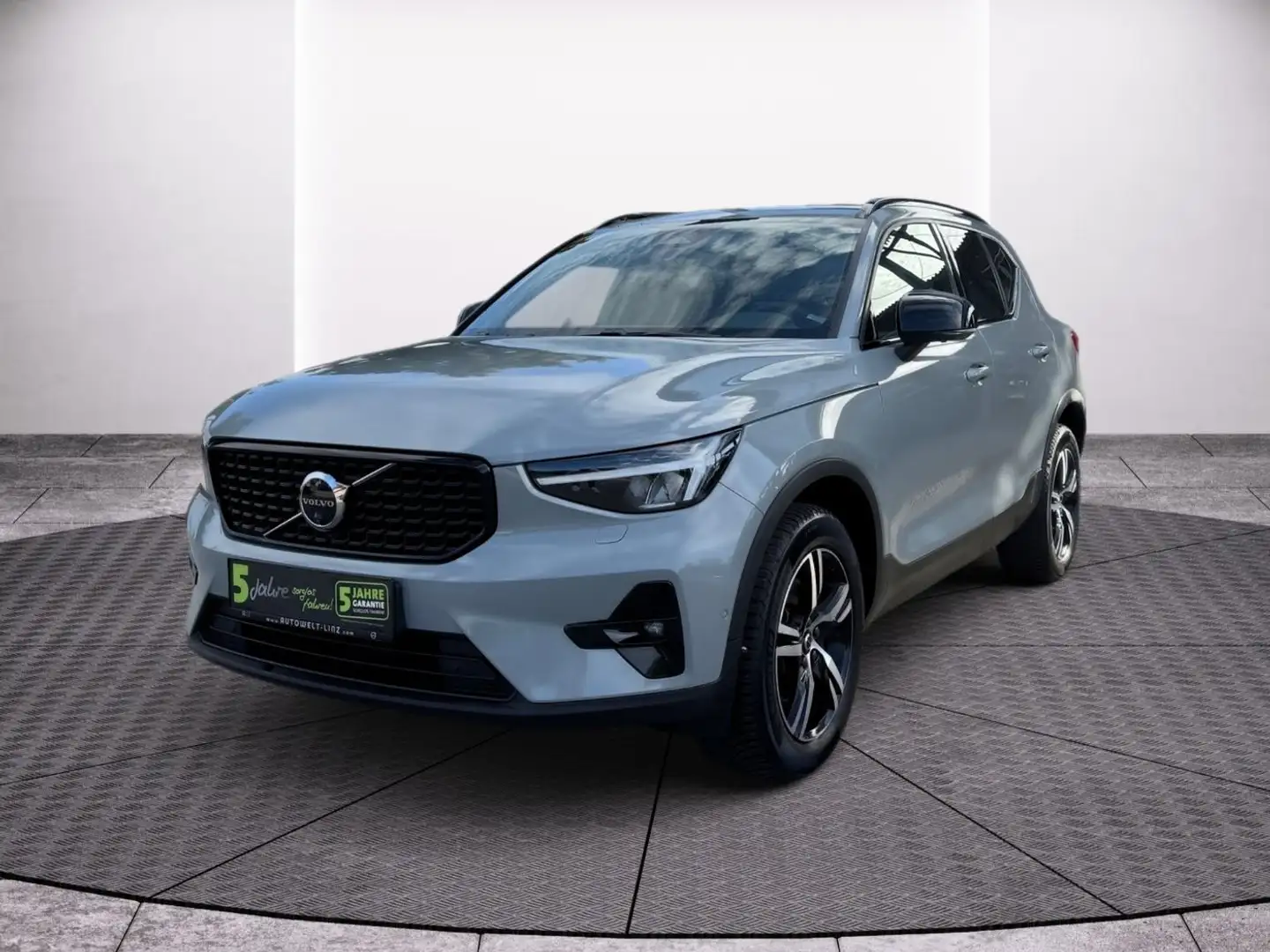 Volvo XC40 B4 (Benzin) Mild Hybr. Plus Dark ACC+LED+LM Grau - 2
