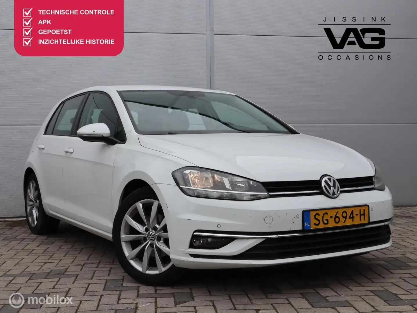 Volkswagen Golf 1.0 TSI Highline PDC CarPlay Alcantara ACC Wit - 1
