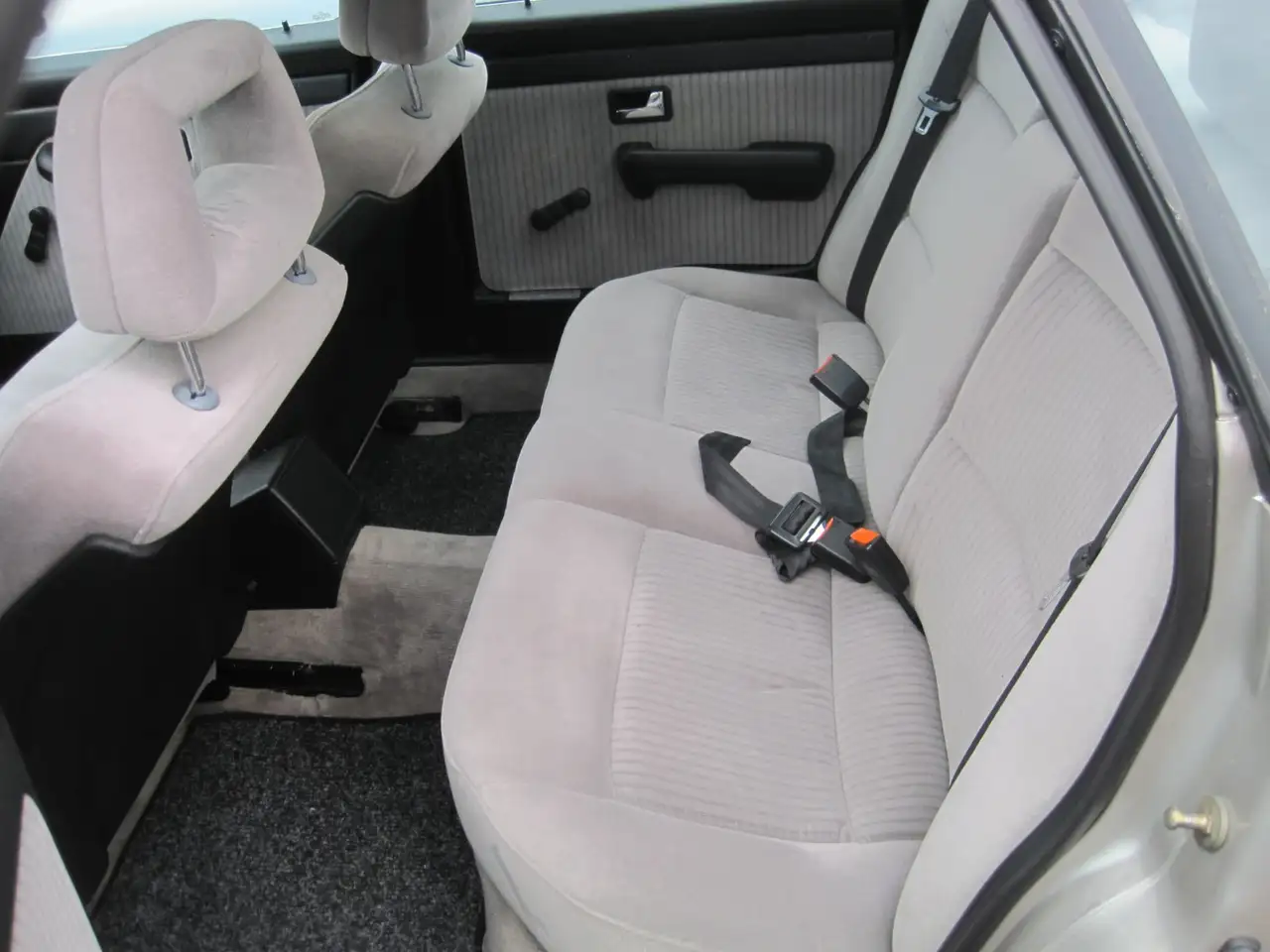 Audi 100 2.3 E mit H-Kennz, foto 4