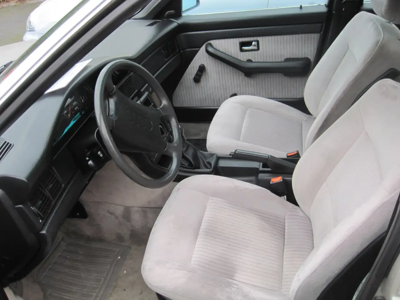 Audi 100 2.3 E mit H-Kennz, foto 5