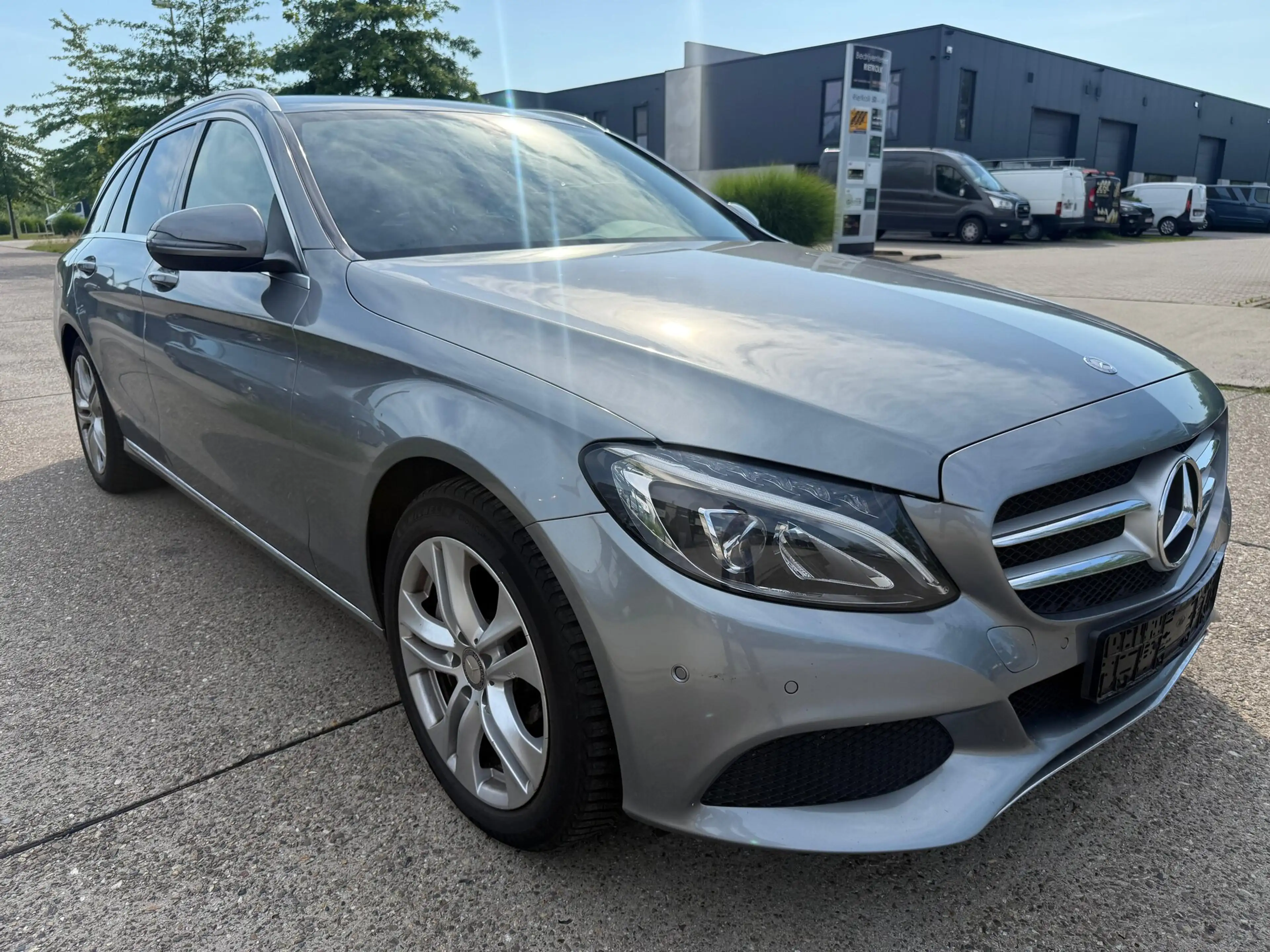 Mercedes-Benz C 350 e Plug In Hybrid GPs Cruise Ctrl. Full Option — photo 3