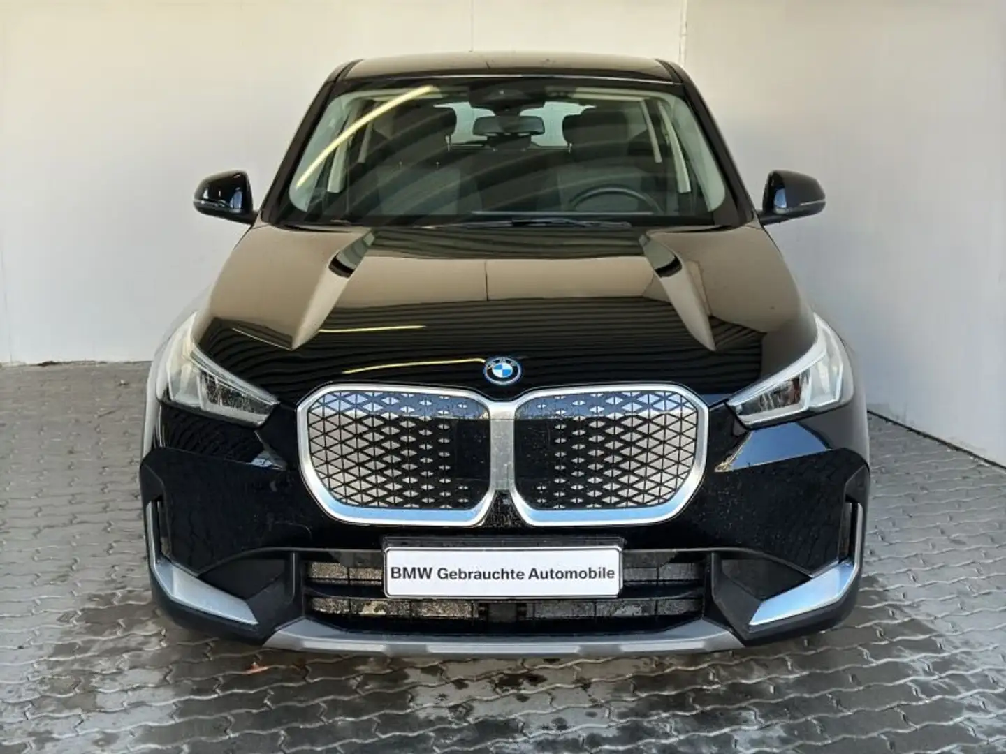 BMW iX1 xDrive30 Navi.LED.RüKam.Sitzheiz.DAB.el.Heck Schwarz - 2