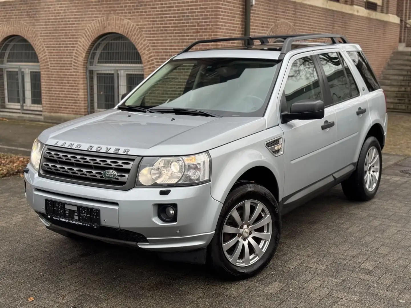 Land Rover Freelander 2 HSE TD4/Leder/Navi/Pano/Voll Silber - 1