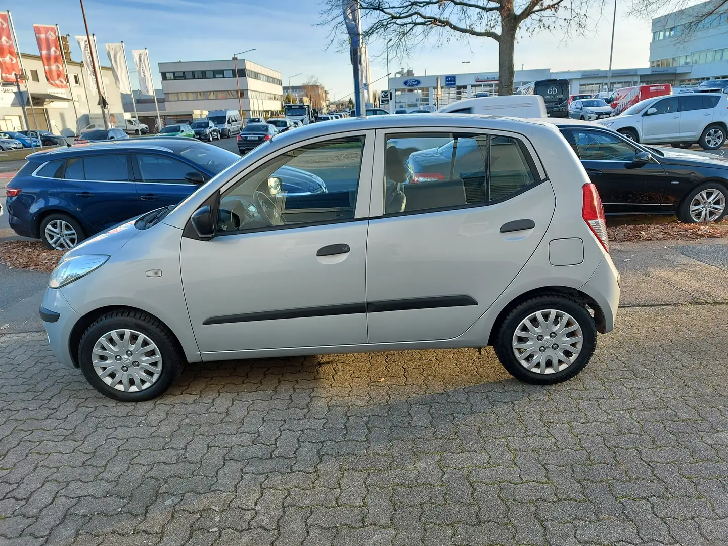 Hyundai i10 i10 1.1 Automatik Style+ 1 HAND* TÜV/09 2027 Silber - 1