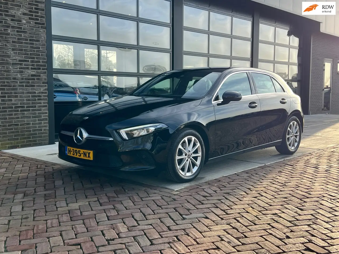 Mercedes-Benz A 180 Business Solution AMG | Navi | 1/2 Leer | Clima | Schwarz - 1