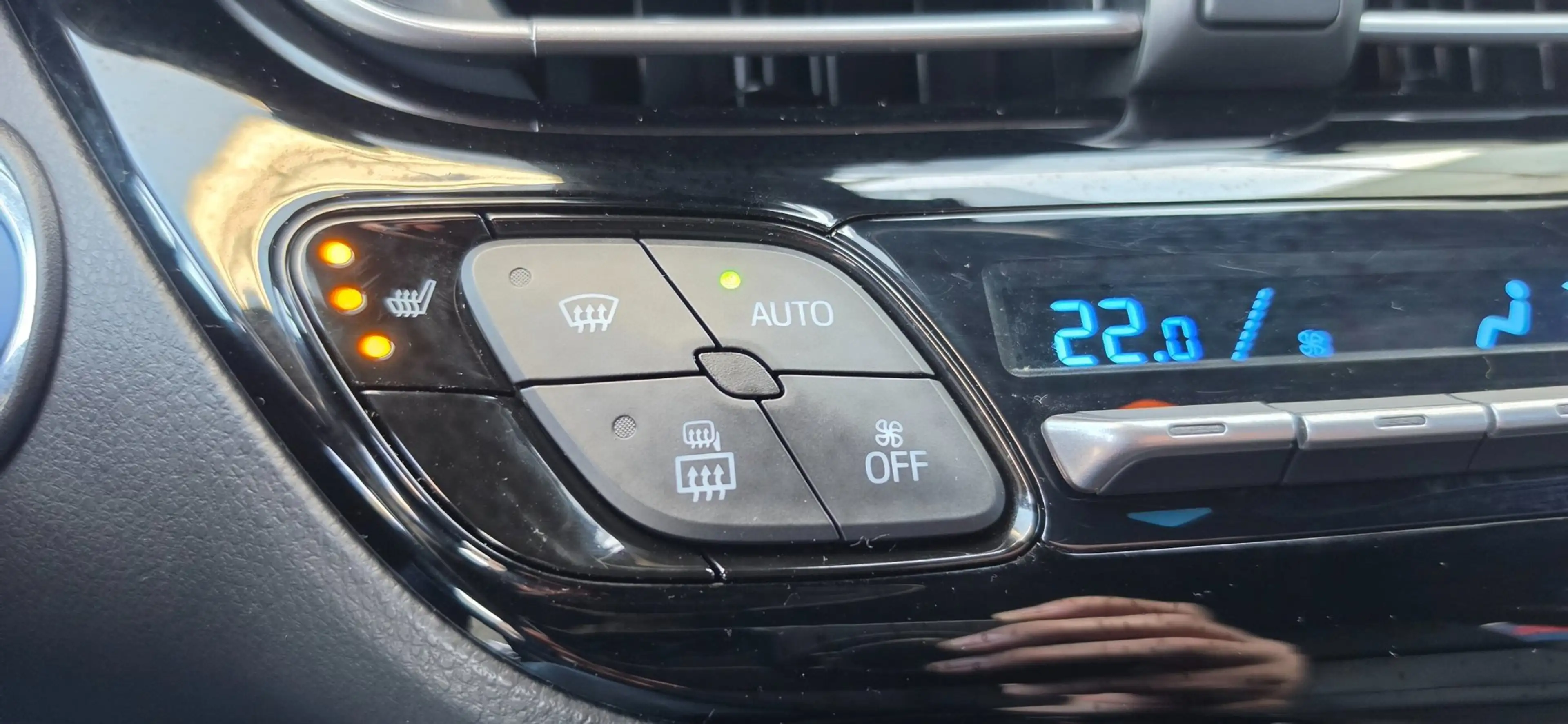 Toyota C-HR 2.0 Hybrid 152PK Navi Cruise Camera Leder Zeer moo — photo 13