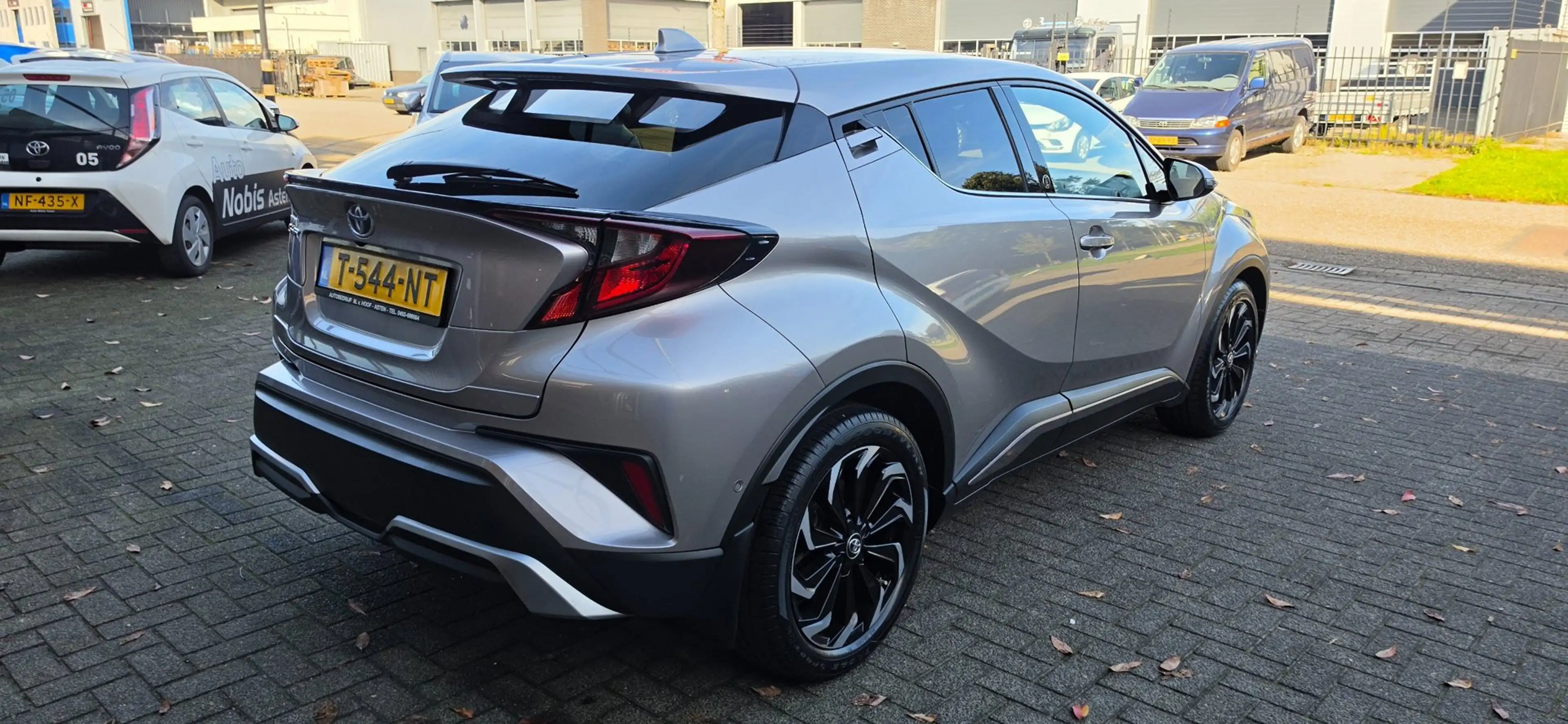 Toyota C-HR 2.0 Hybrid 152PK Navi Cruise Camera Leder Zeer moo — photo 35