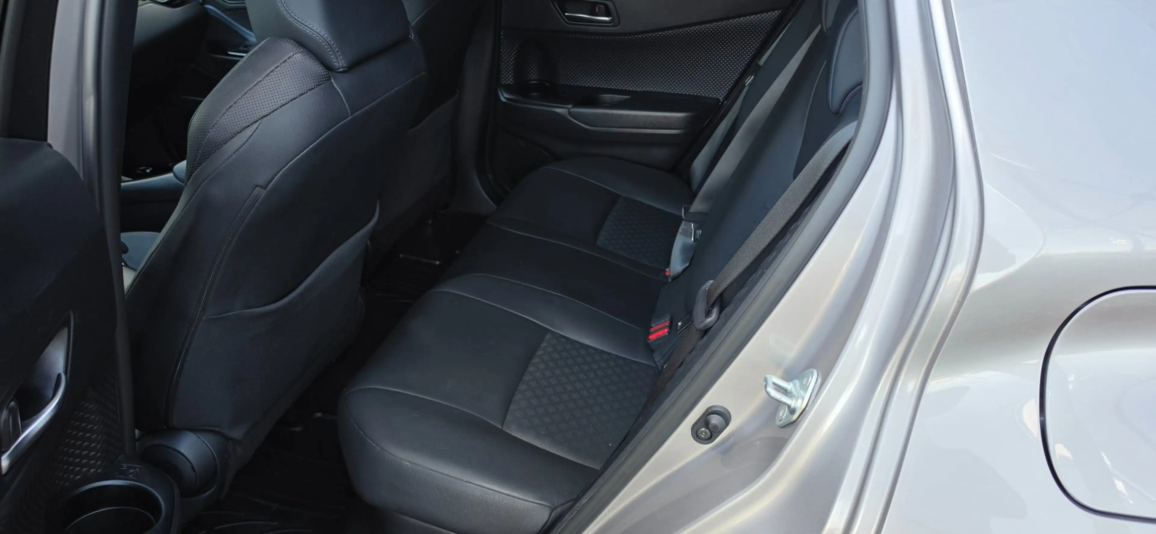 Toyota C-HR 2.0 Hybrid 152PK Navi Cruise Camera Leder Zeer moo — photo 24